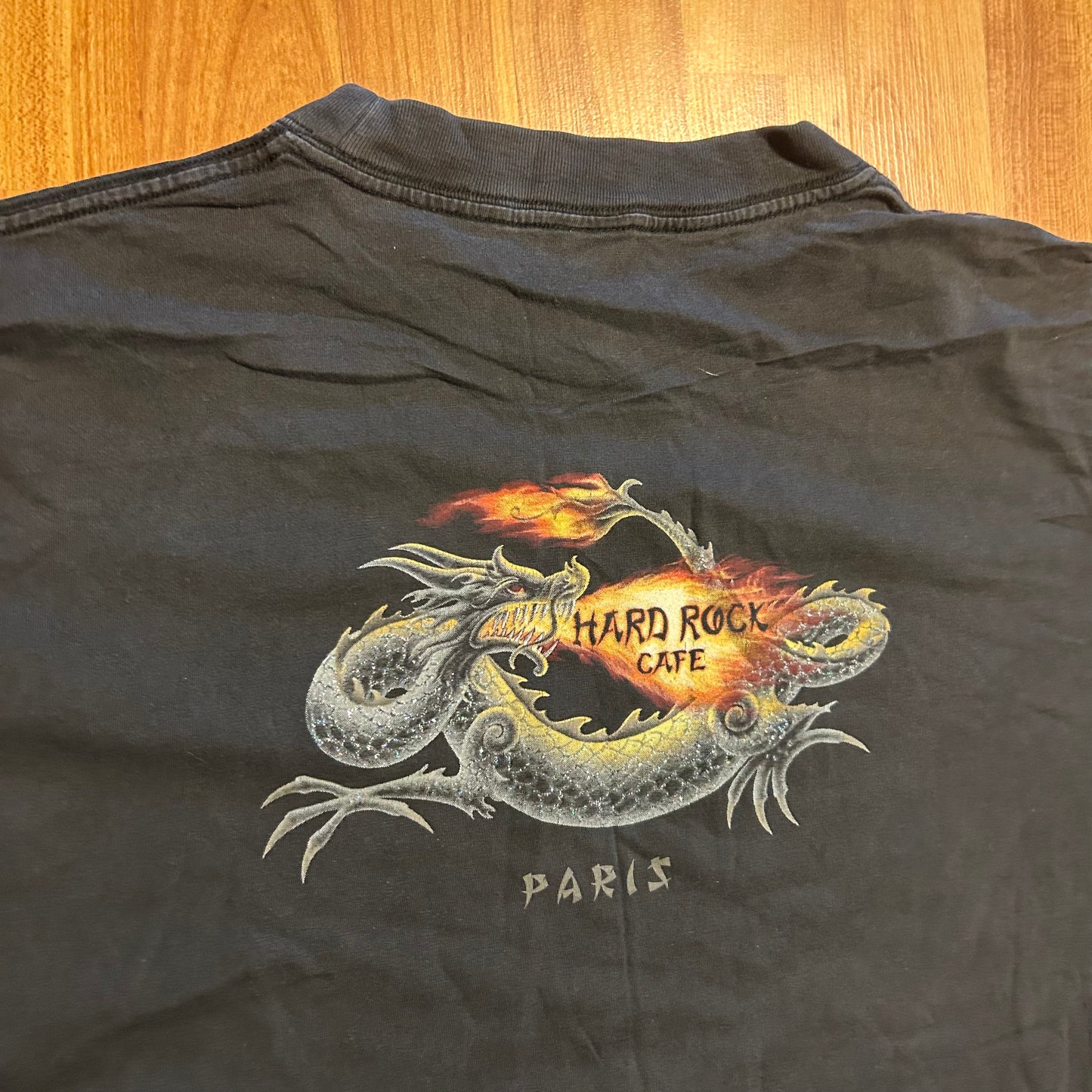 Hard Rock Cafe Paris Black Sparkly Dragon Tshirt - XLarge - 24" x 29.5"