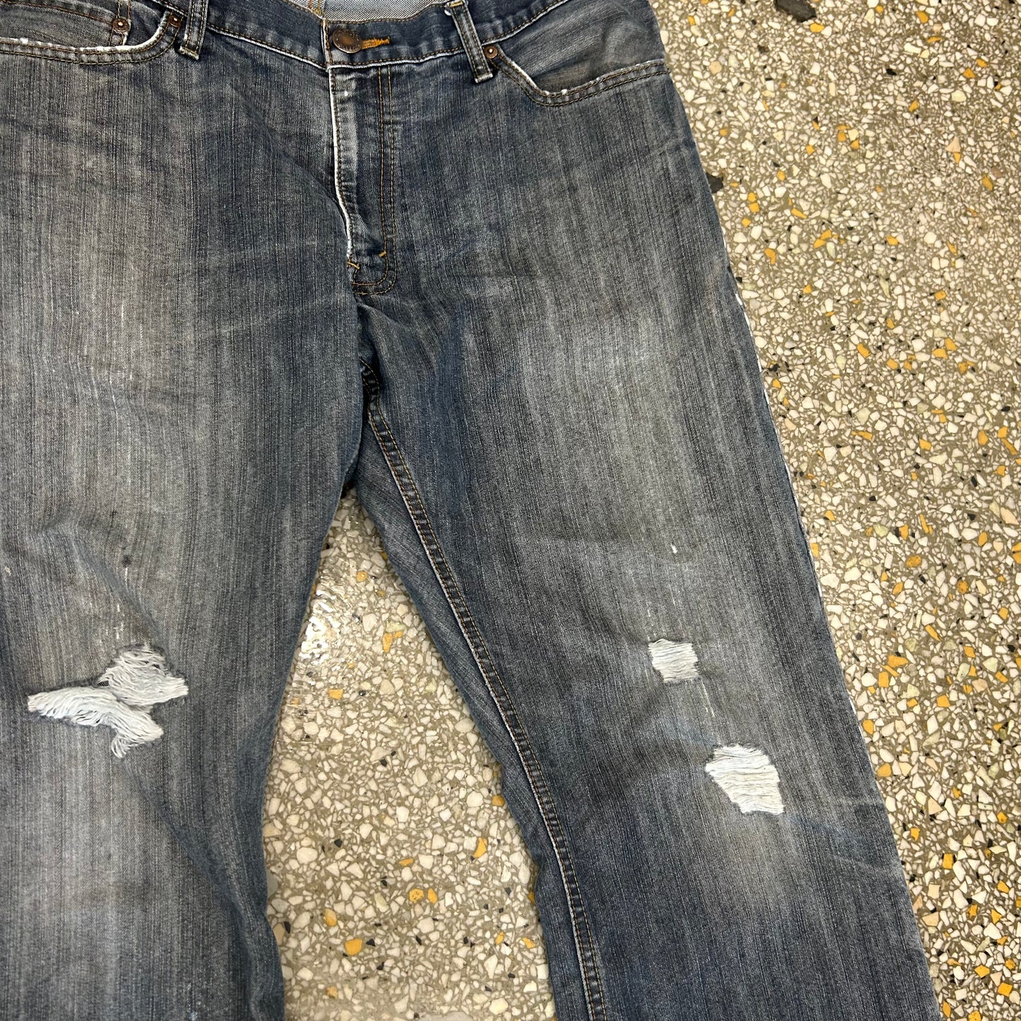 Signature Levis Slim Straight Fit Distressed Denim Jeans - 36" x 29"