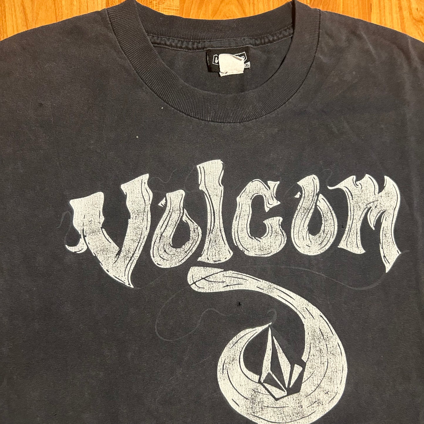 Volcom Surf Black Grey Faded Cotton Tshirt - Large - 23" x 30"
