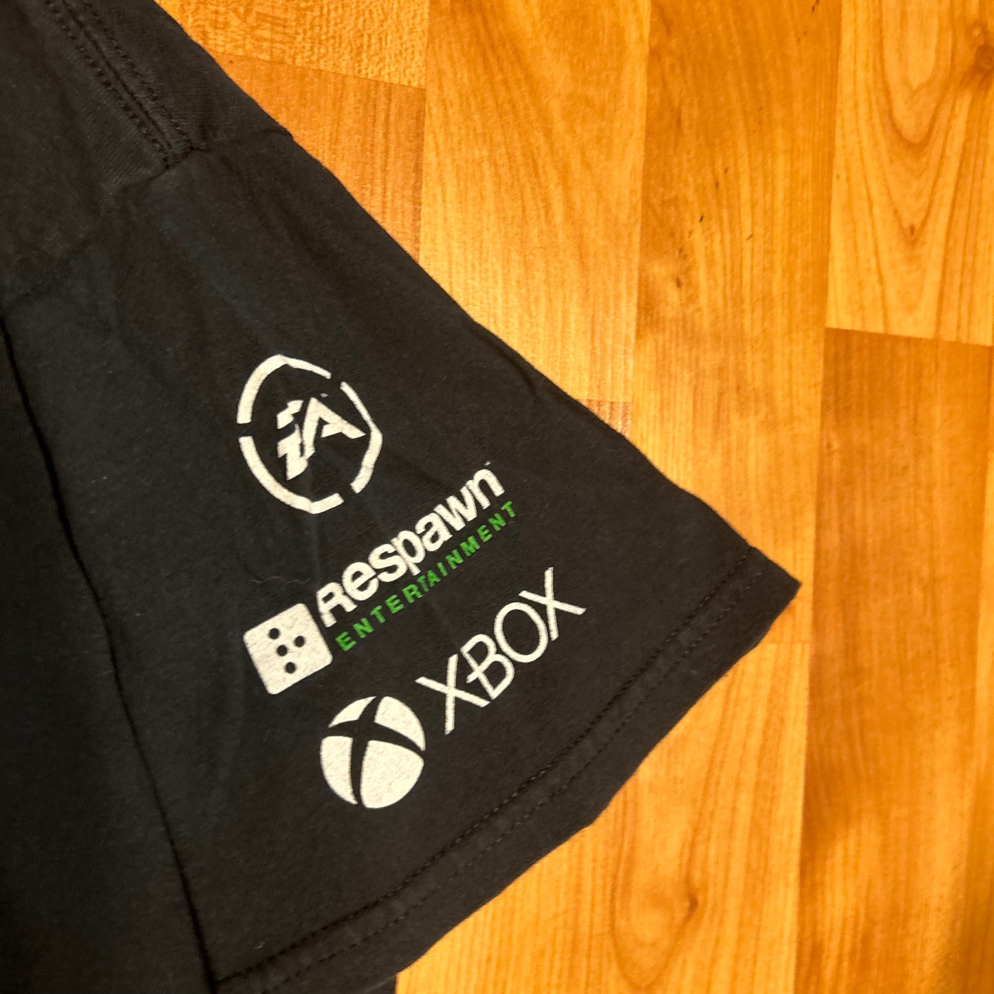 Gildan Heavy Cotton Titanfall EA Xbox Console Gaming Black Cotton Tshirt - Large - 23" x 29"