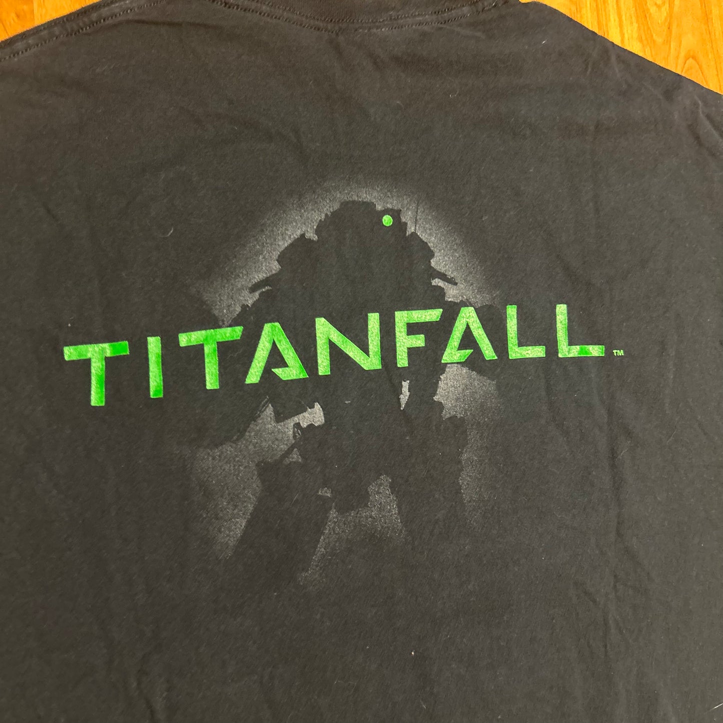 Gildan Heavy Cotton Titanfall EA Xbox Console Gaming Black Cotton Tshirt - Large - 23" x 29"
