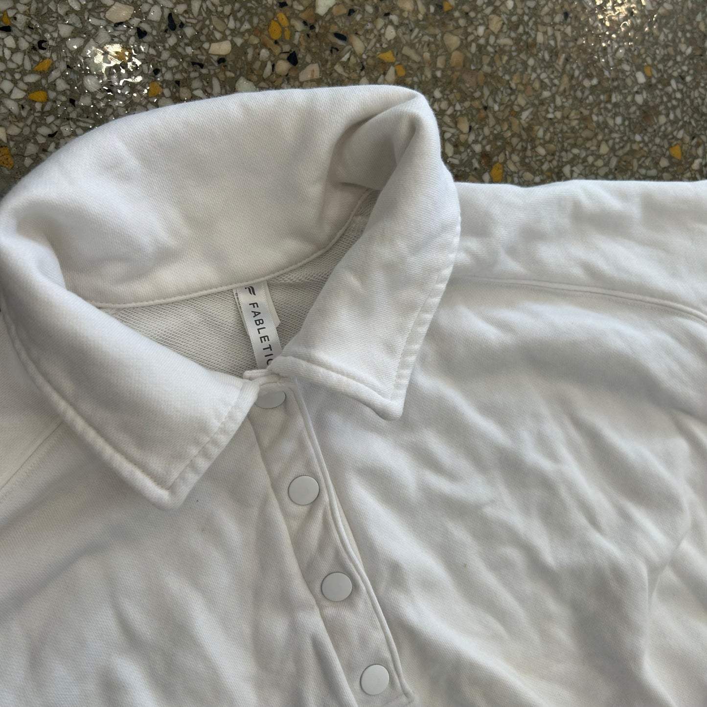 Fabletics White Quarter Button Up Collared Sweatshirt - Cropped XLarge - 24" x 18"