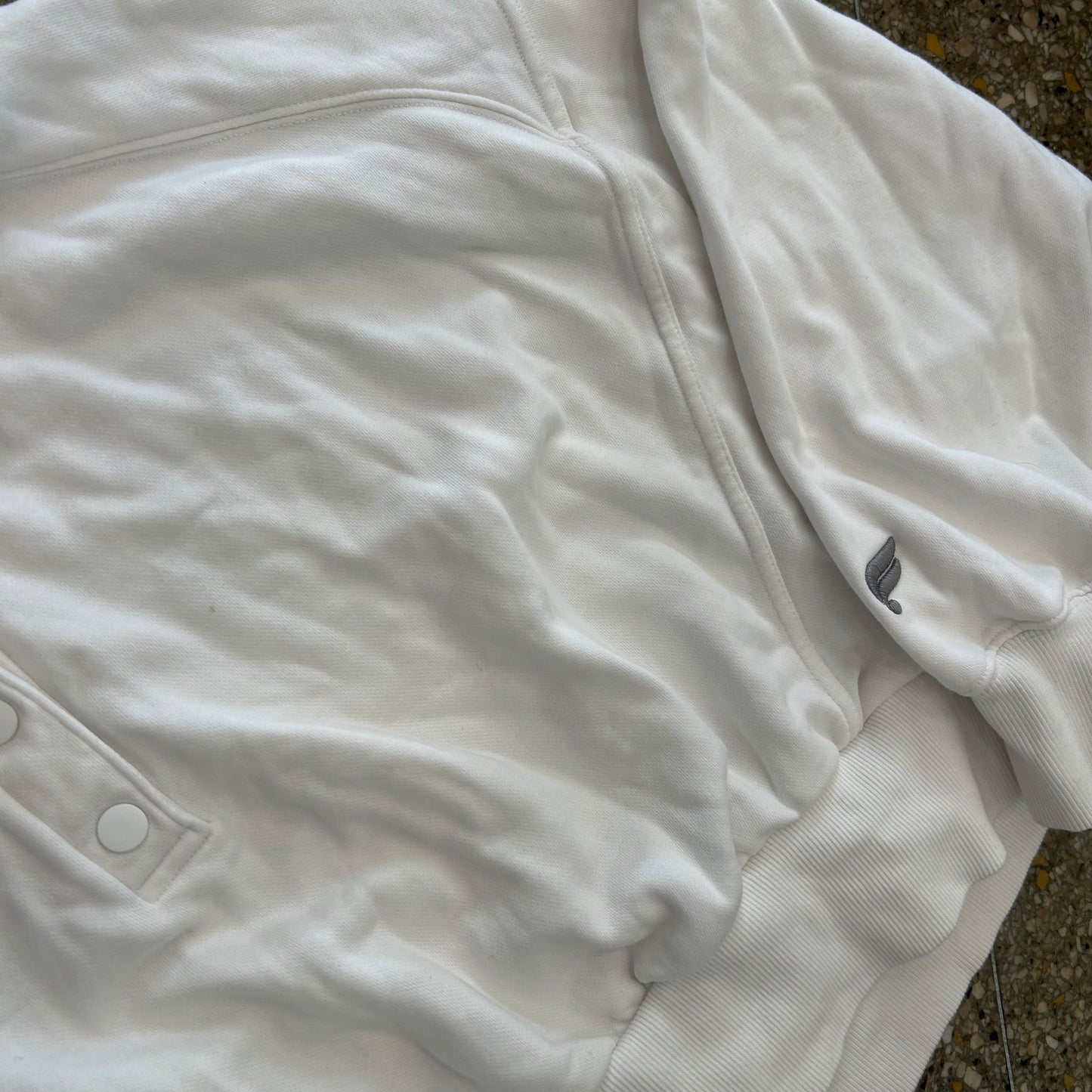 Fabletics White Quarter Button Up Collared Sweatshirt - Cropped XLarge - 24" x 18"