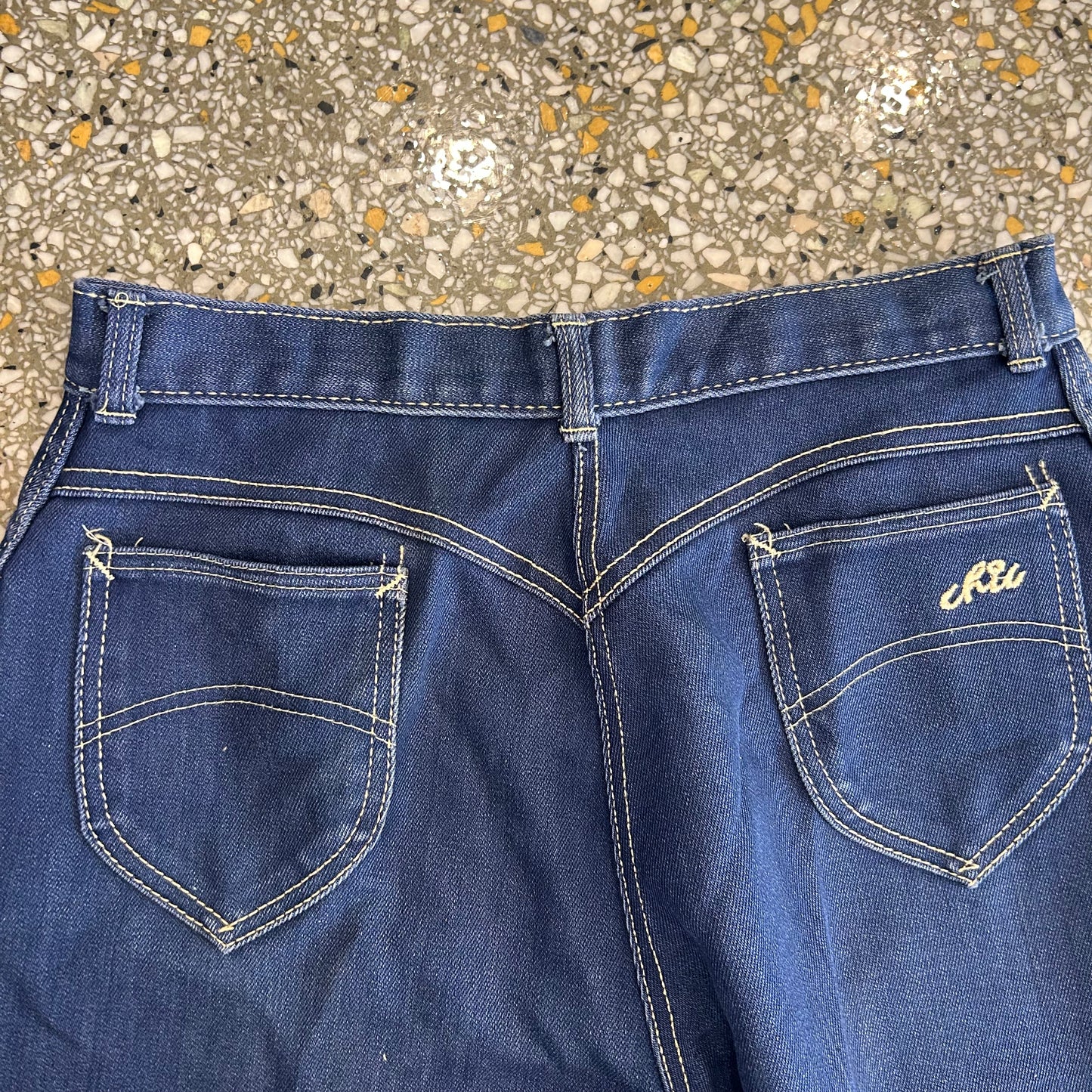90's Chic Denim Blue Jeans - Tagged 18 - 32" x 30"