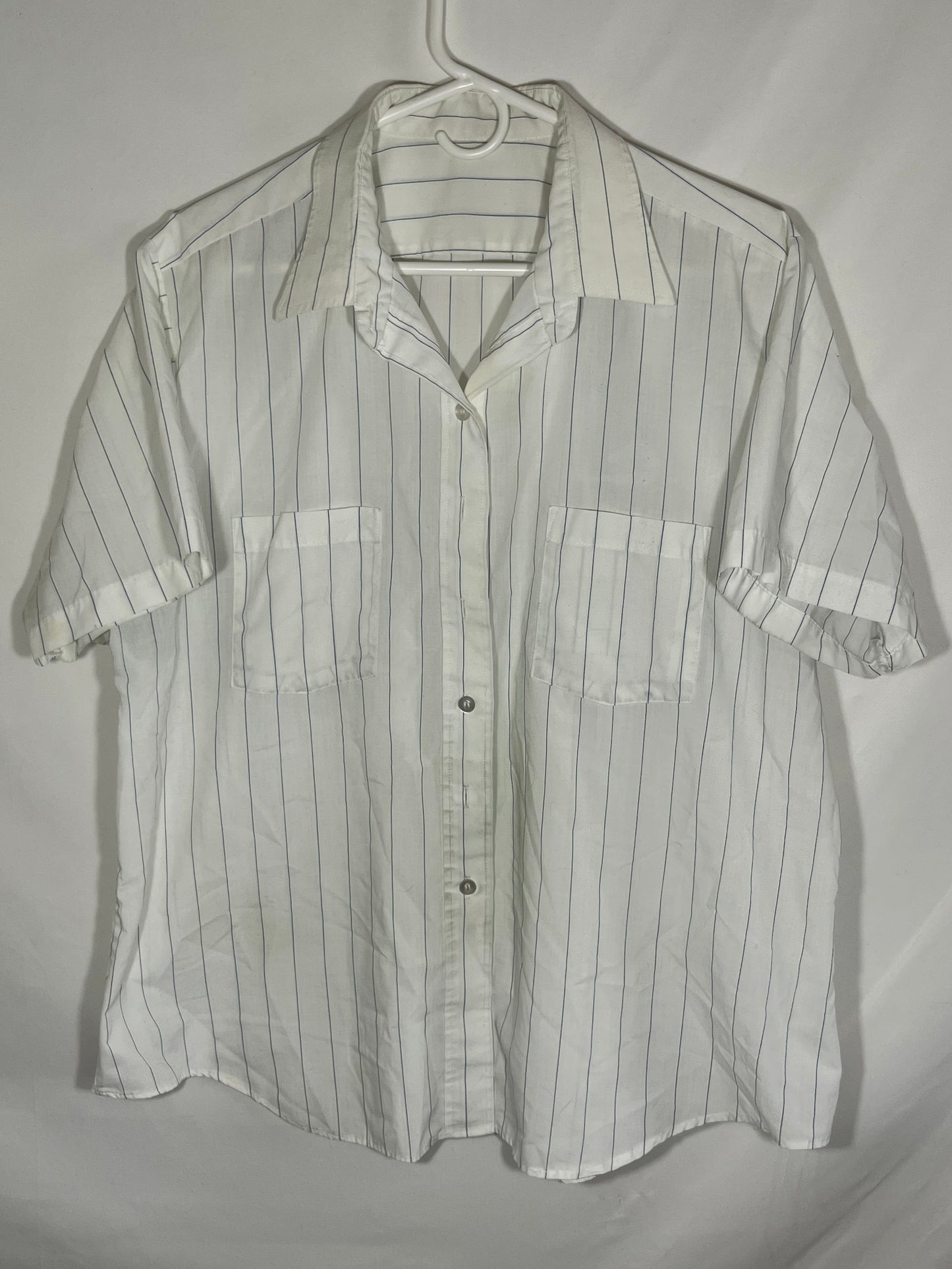 80/90's Short Sleeve Button Up Shirt - Large - 23.5” x 29”