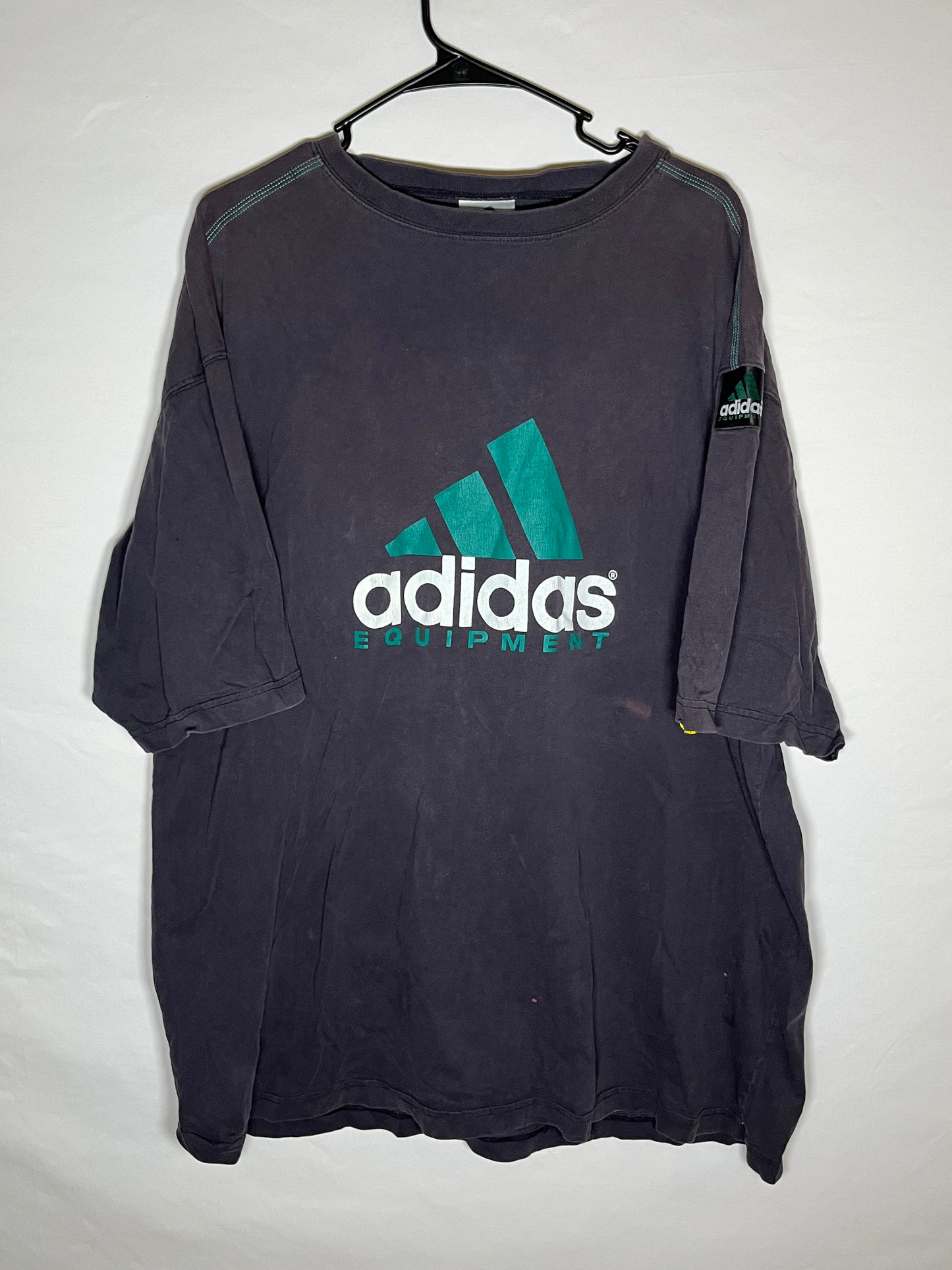 Camiseta Adidas de los 90 - XL - 25” x 31.5”
