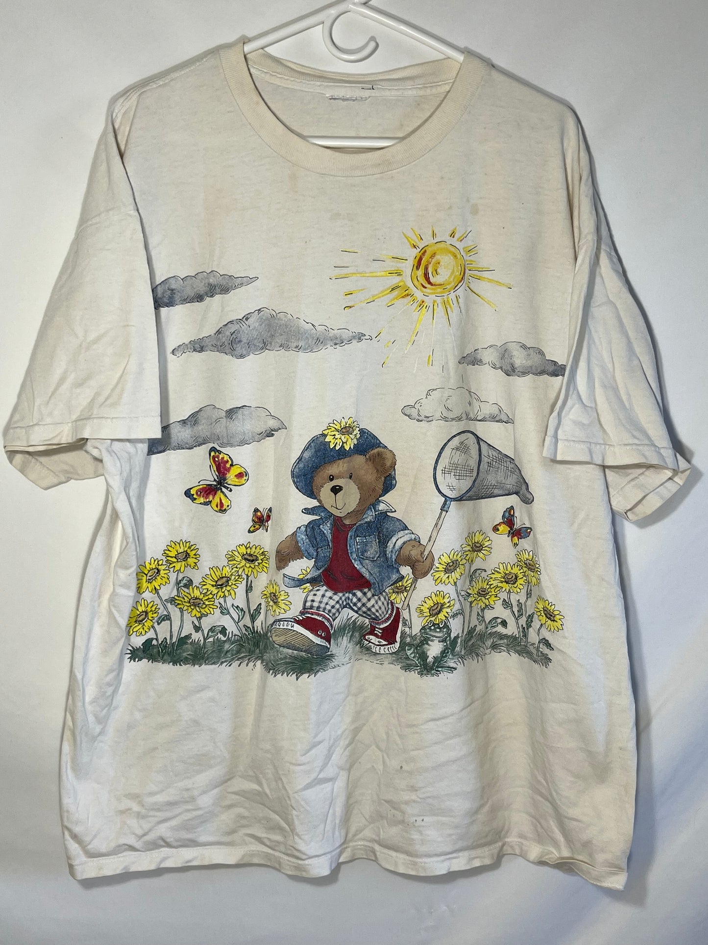 Camiseta de oso retozando en girasoles - XL - 25" x 29.5"