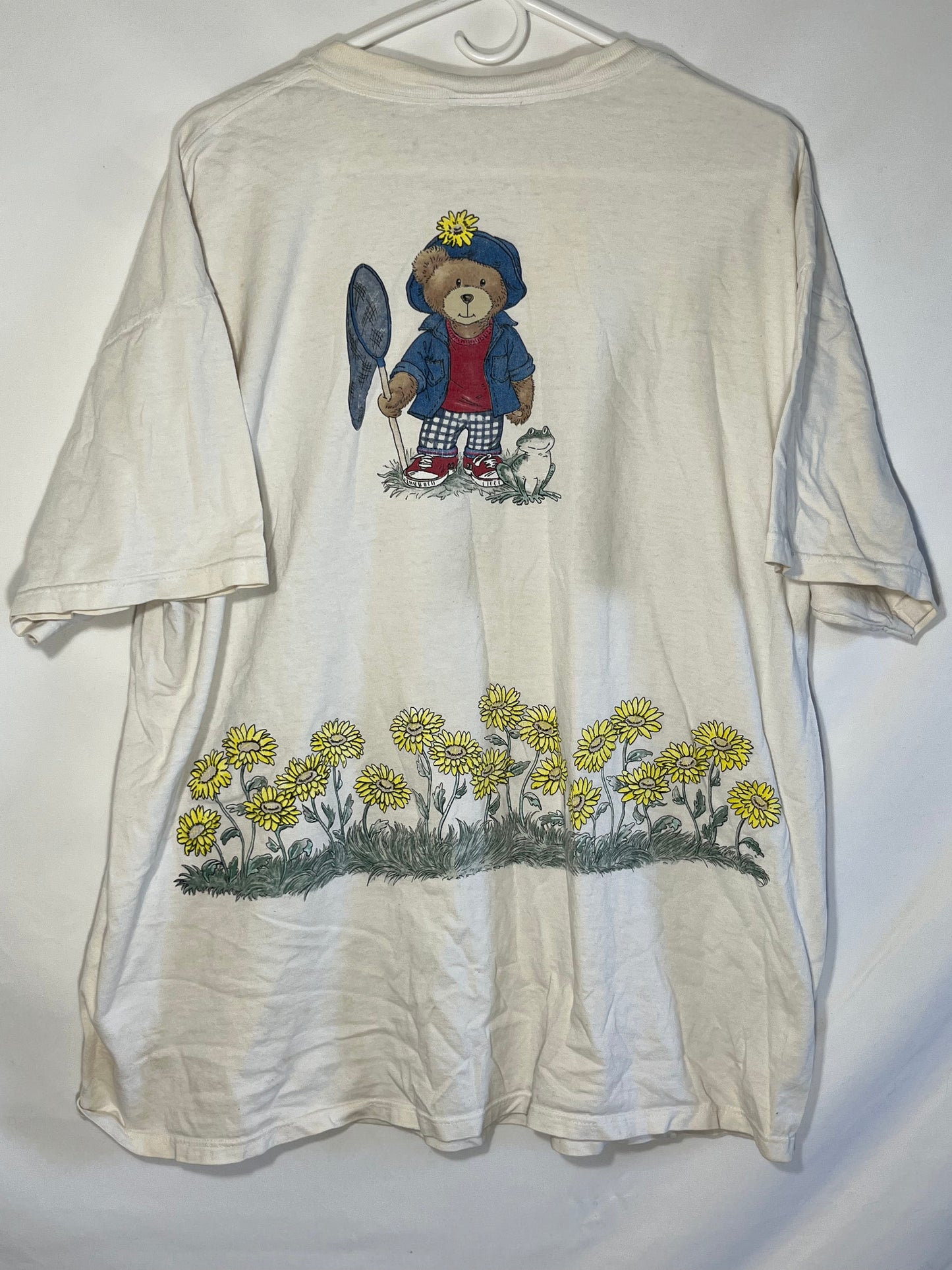 Camiseta de oso retozando en girasoles - XL - 25" x 29.5"