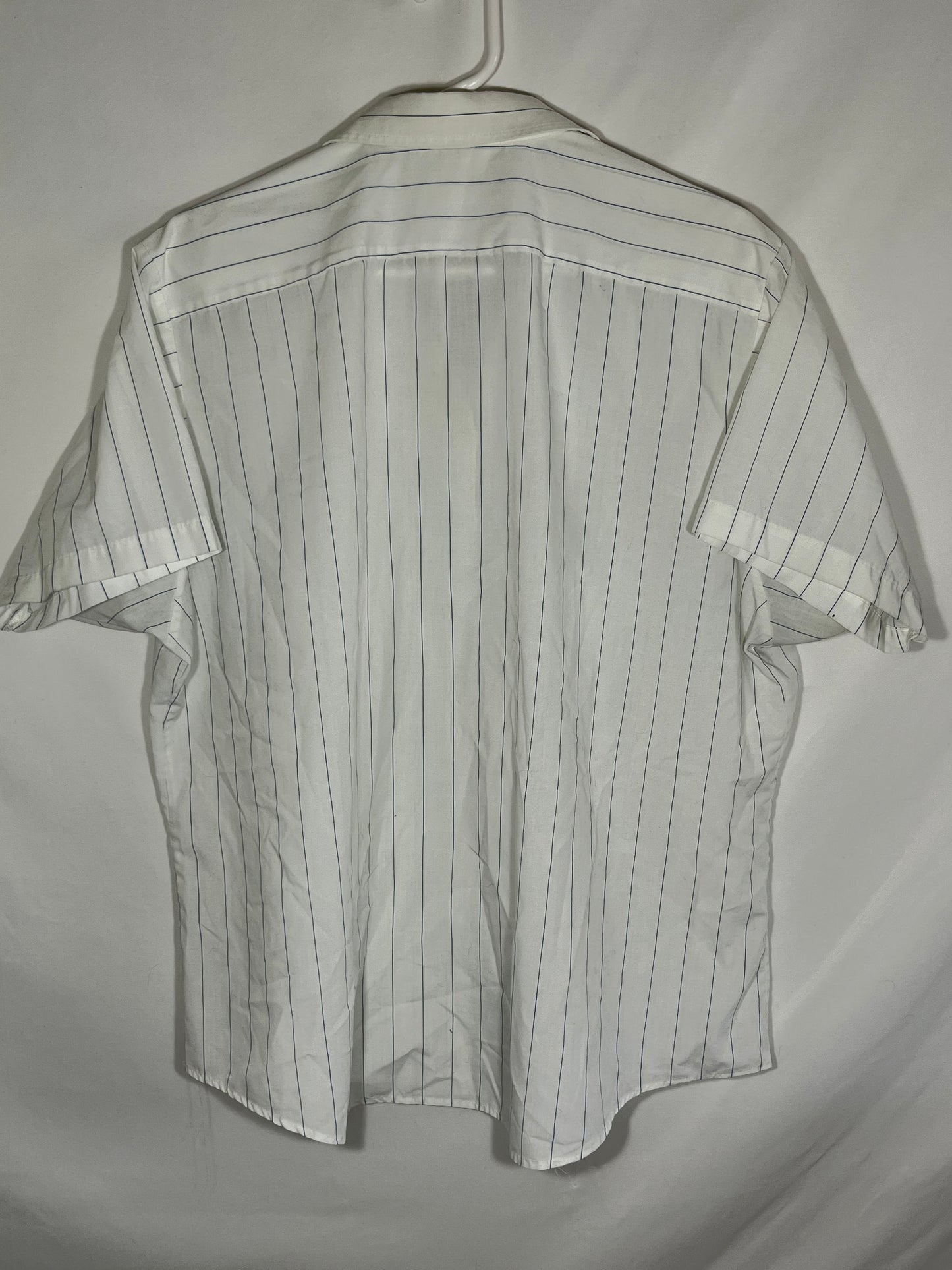 Camisa abotonada de manga corta de los años 80/90 - Grande - 23.5” x 29”