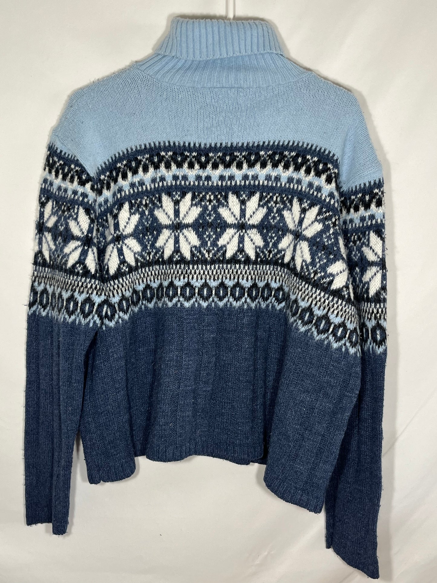 Fasion Bug Sweater - Large - 22.5” x 24”