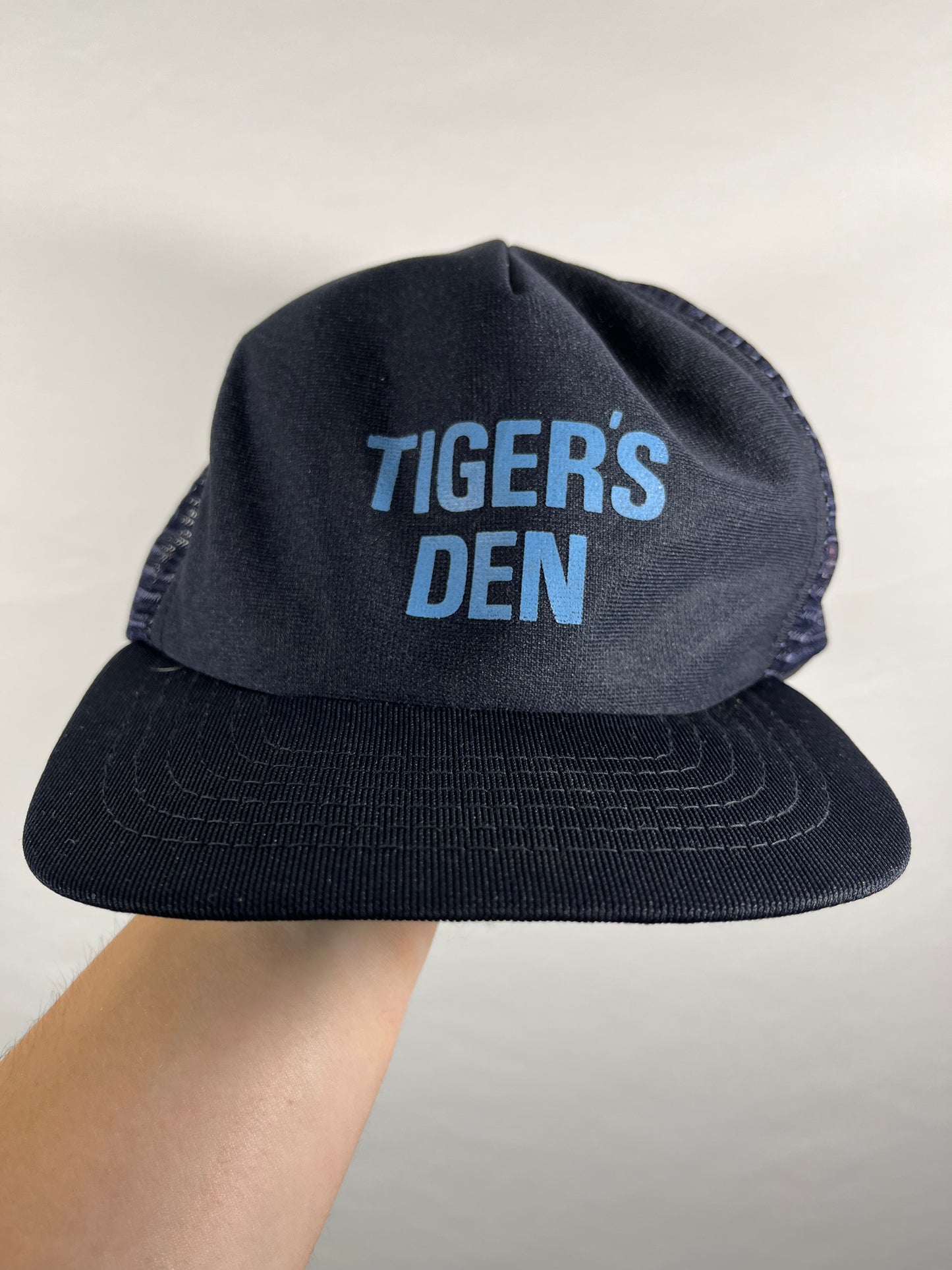 Gorra trucker Tiger's Den de New Era de los años 80