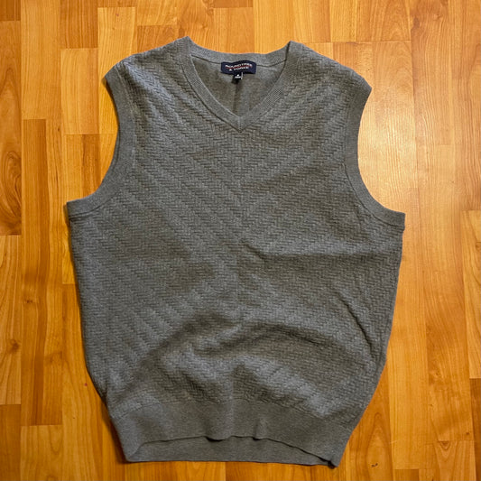 Grey v-neck sweater vest in M