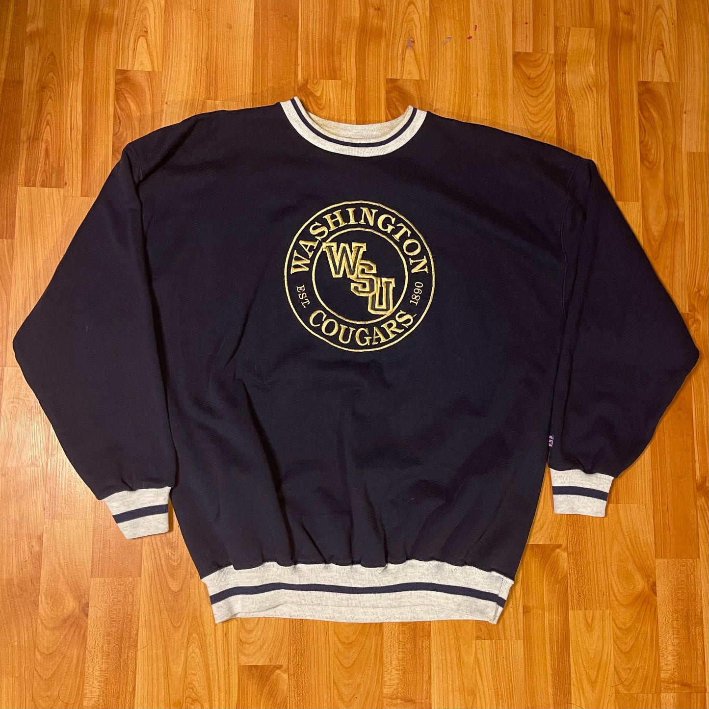 Washington cougars sweatshirt fits XL