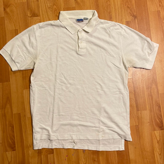 Levi's Polo 版型像 L