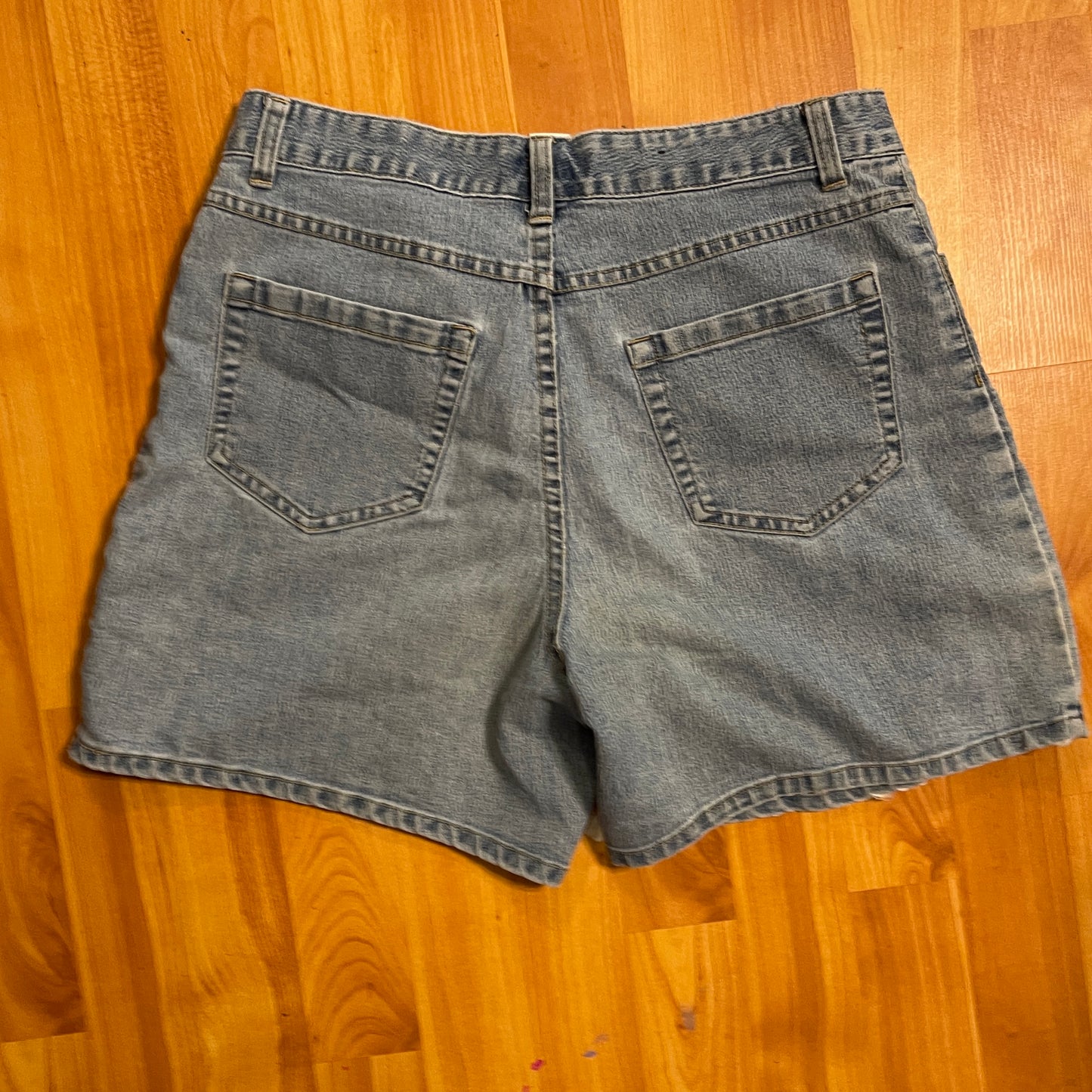 Cherokee Denim Shorts - Tagged 8 Measures 29" x 5.5"