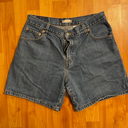 Levi 550 Shorts - Tagged 12 Measure 28" x 6.5"