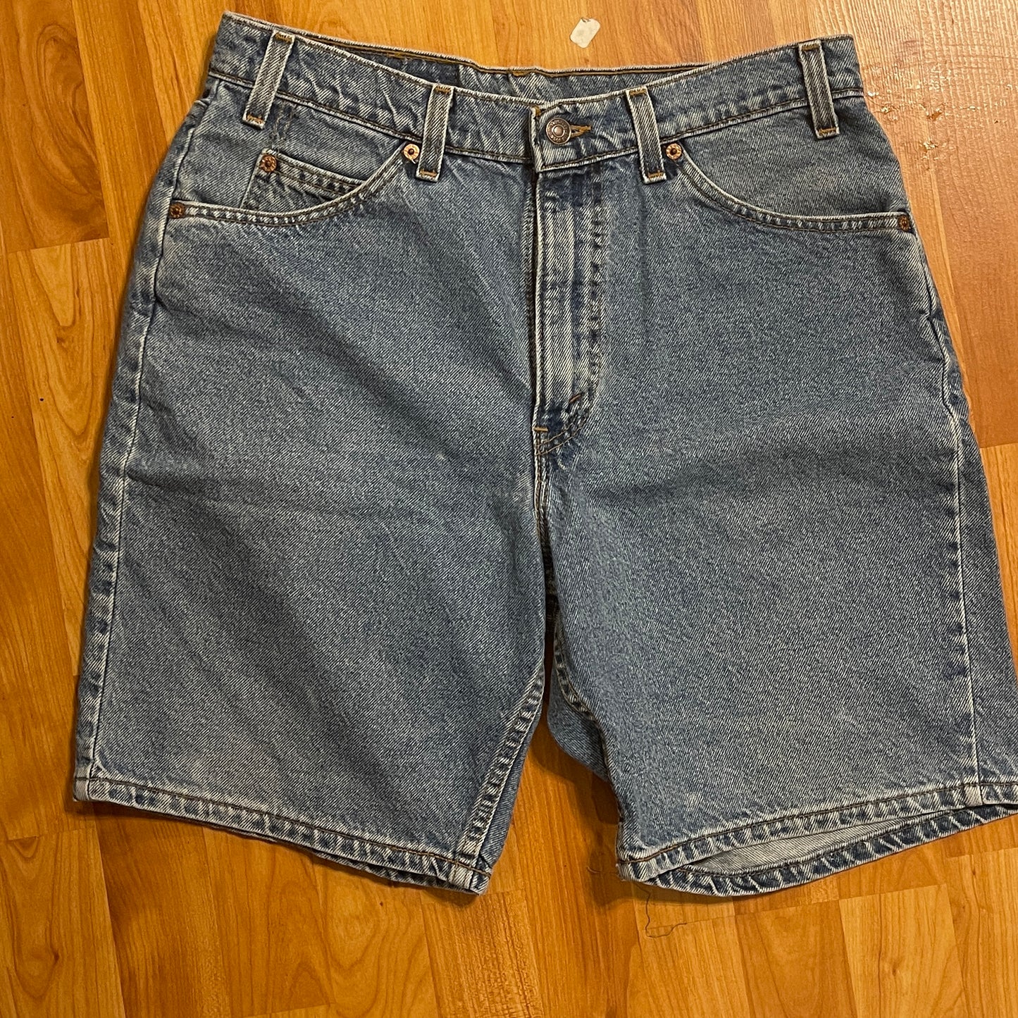 1990s White tab Levi 550 Jorts 32" x 9"