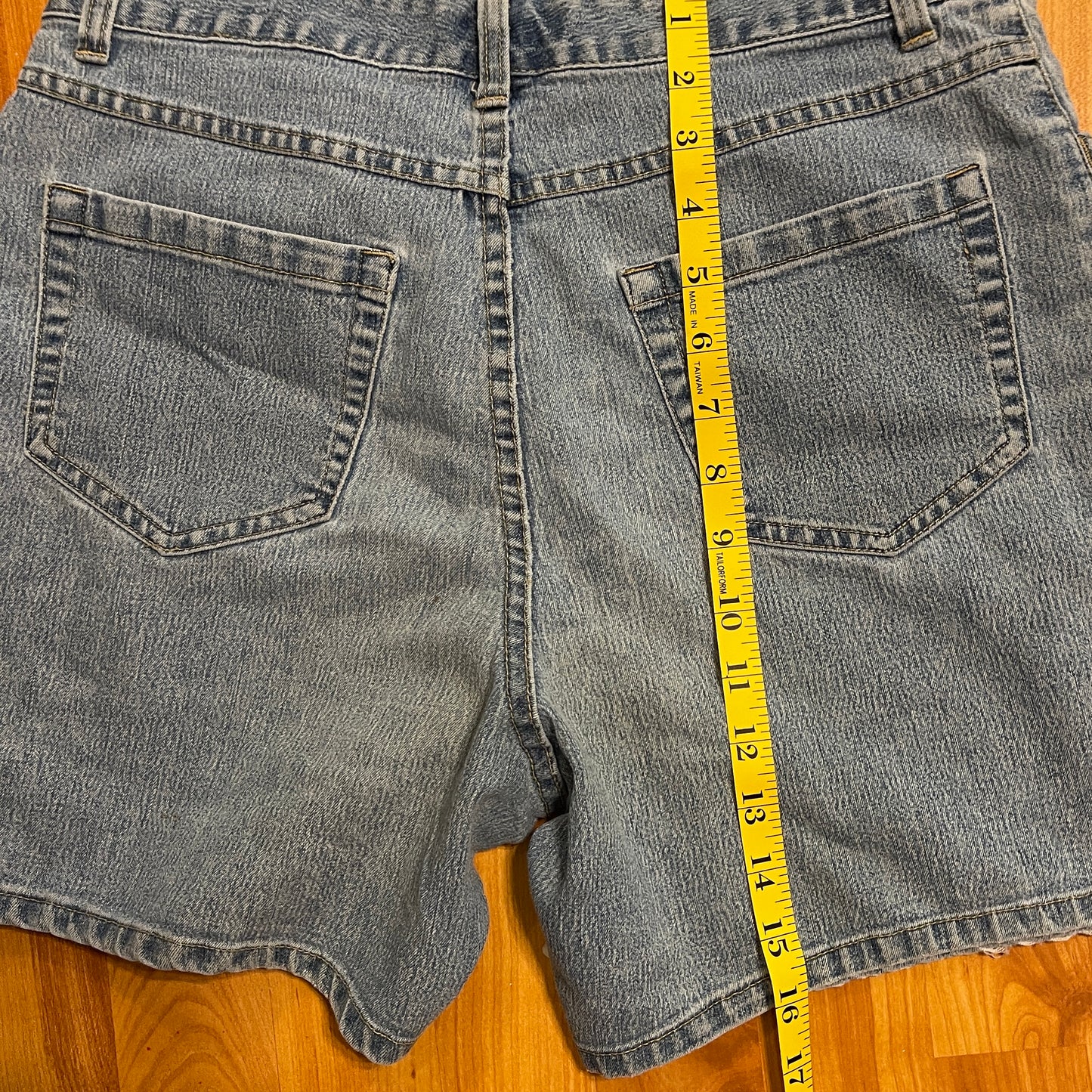 Cherokee Denim Shorts - Tagged 8 Measures 29" x 5.5"