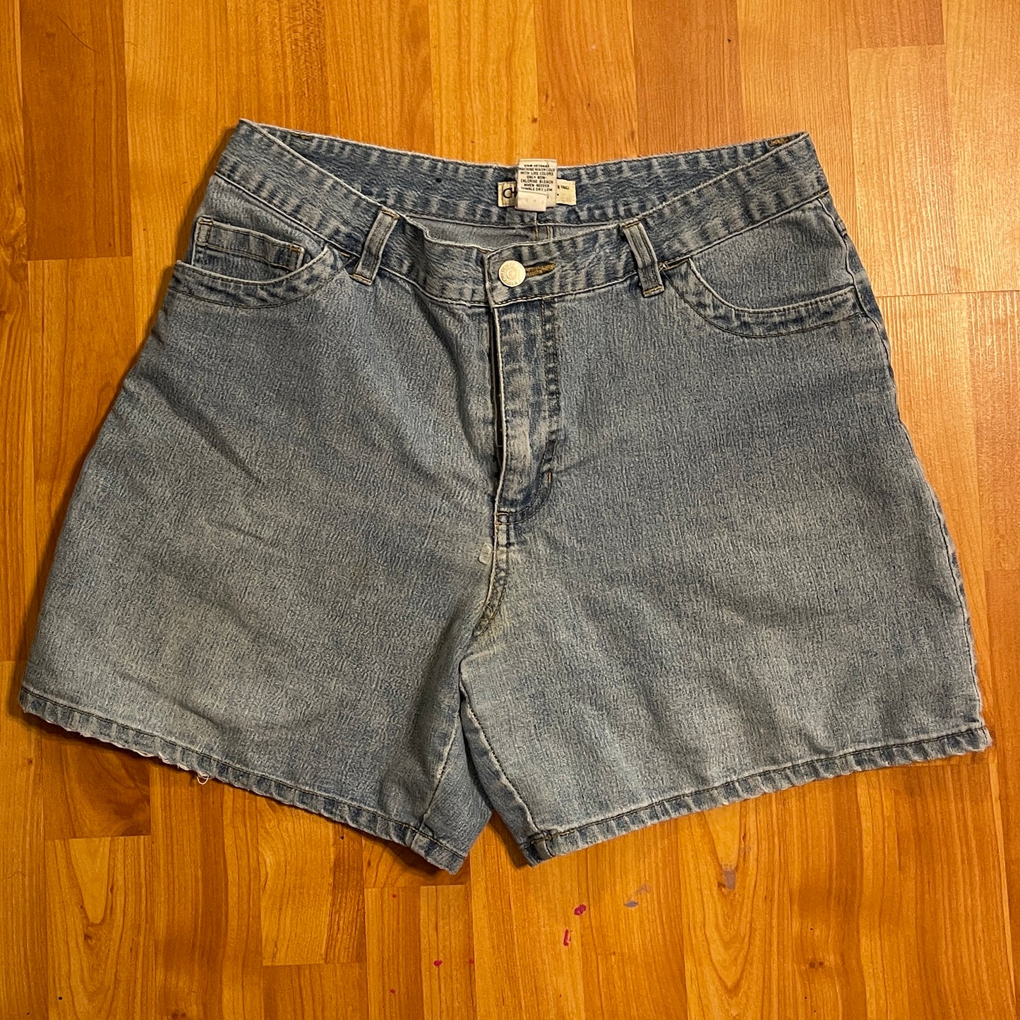 Cherokee Denim Shorts - Tagged 8 Measures 29" x 5.5"