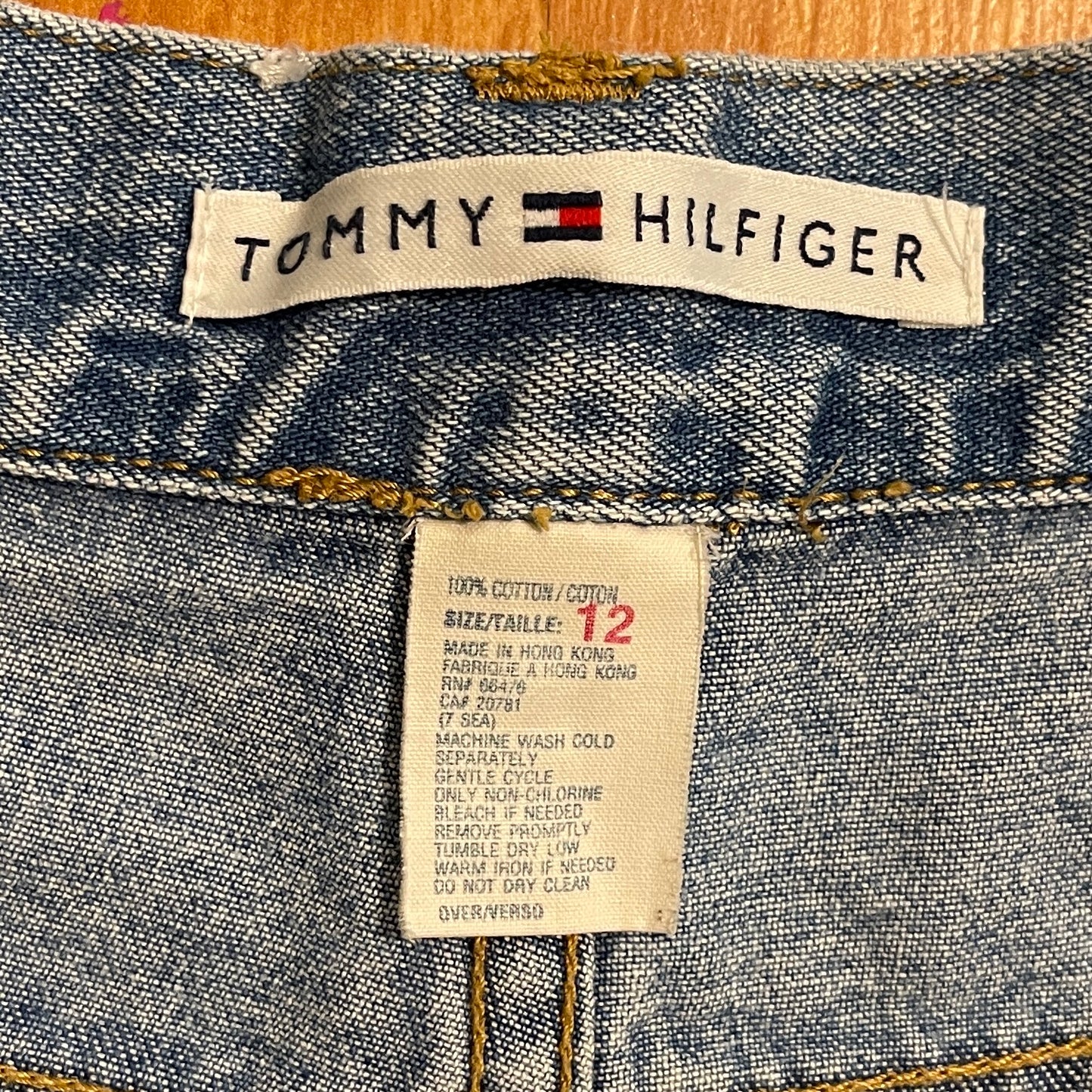 Tommy Hilfiger Jeans - Tagged 12 measures 31" x 24.5"