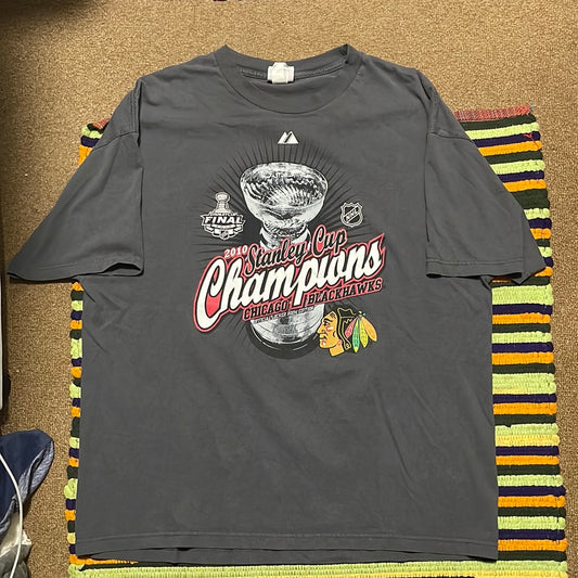 Camiseta de los Blackhawks de 2010 - 25" x 30"