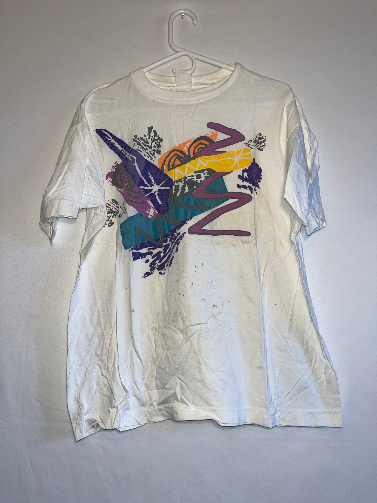 90's Tshirt with those cups design - Medium - 21.5” x 26”