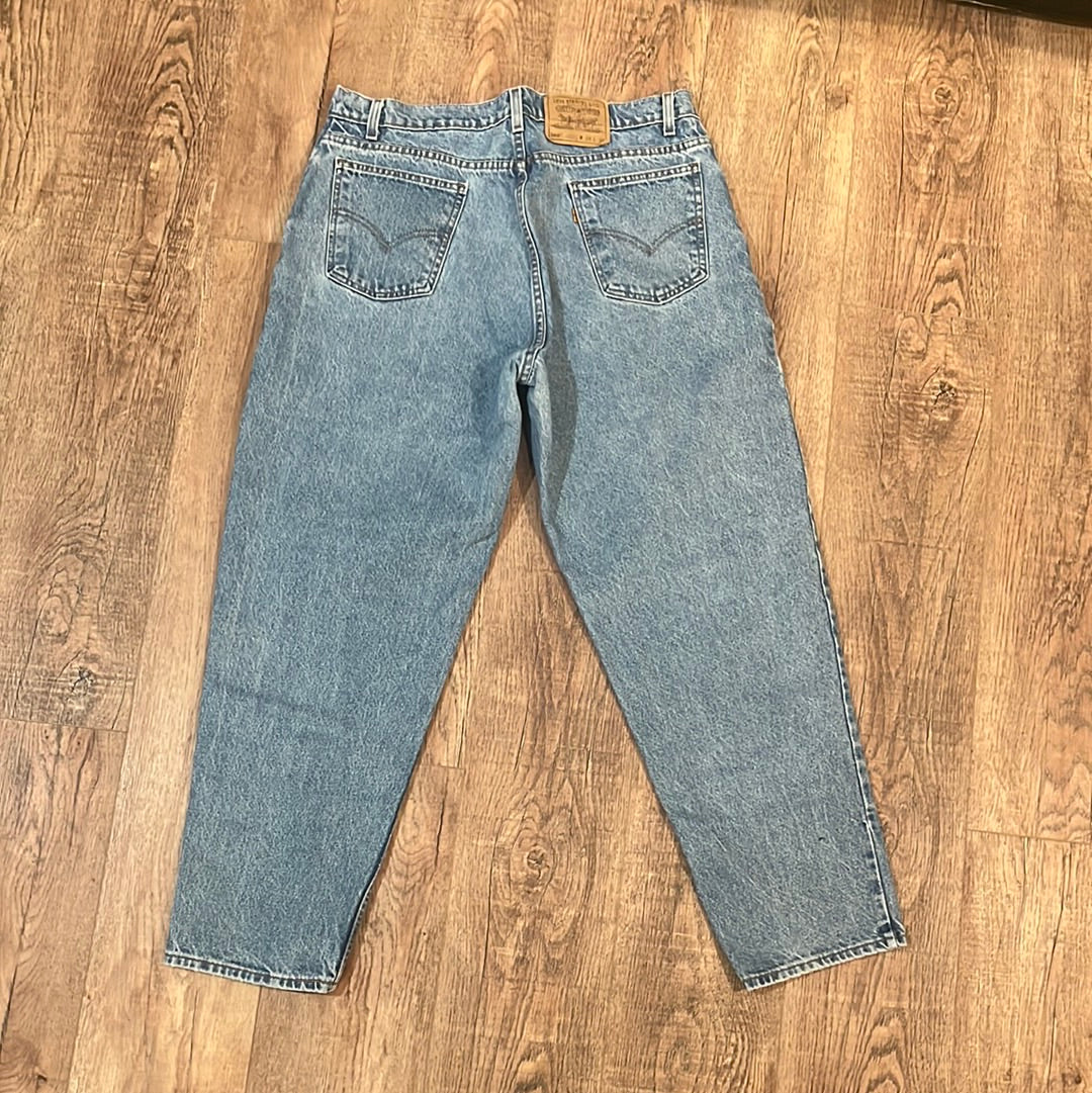 90 年代 Levi 560 - 36” x 30”