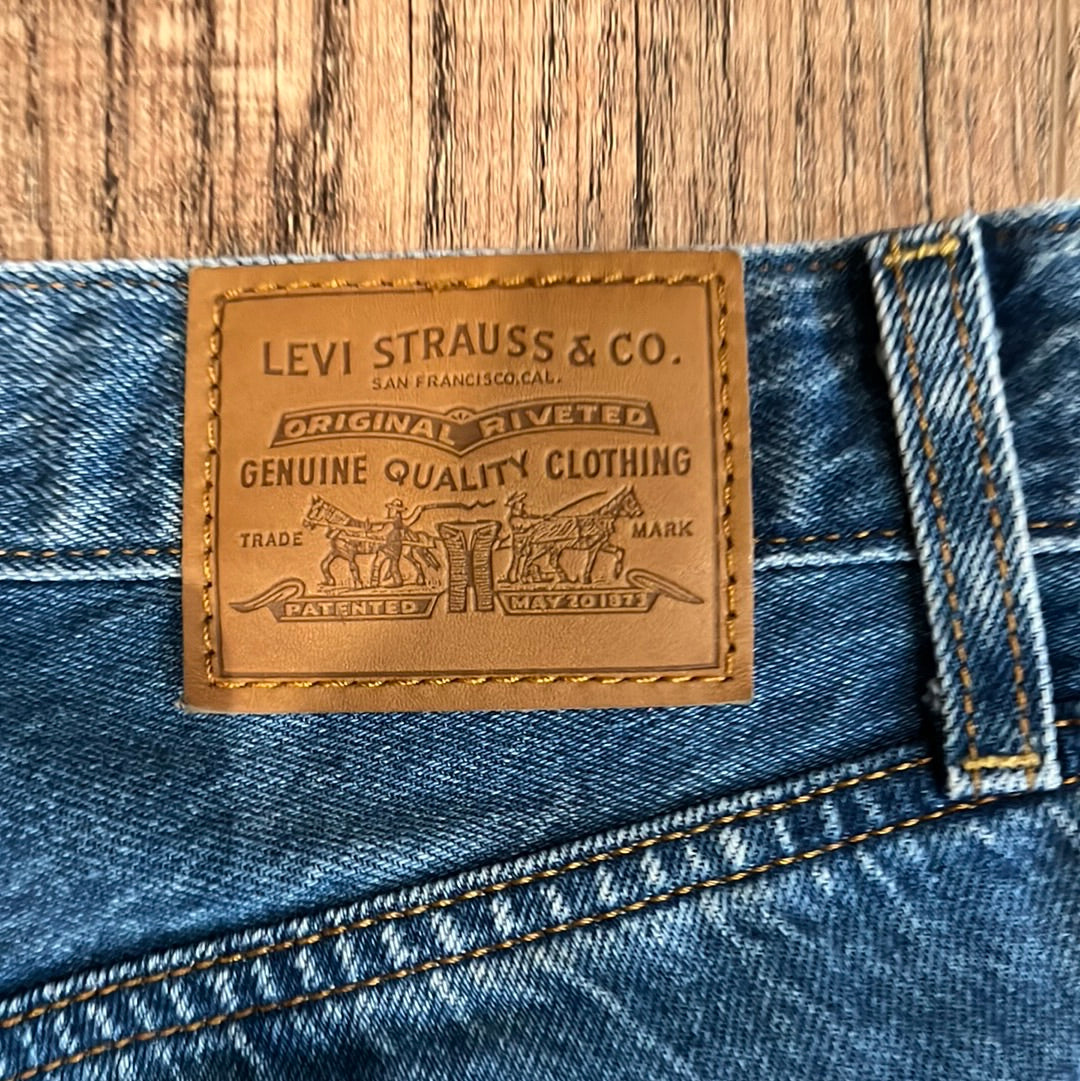 Levis 高级仿旧牛仔裤 - 25 英寸 x 26.5