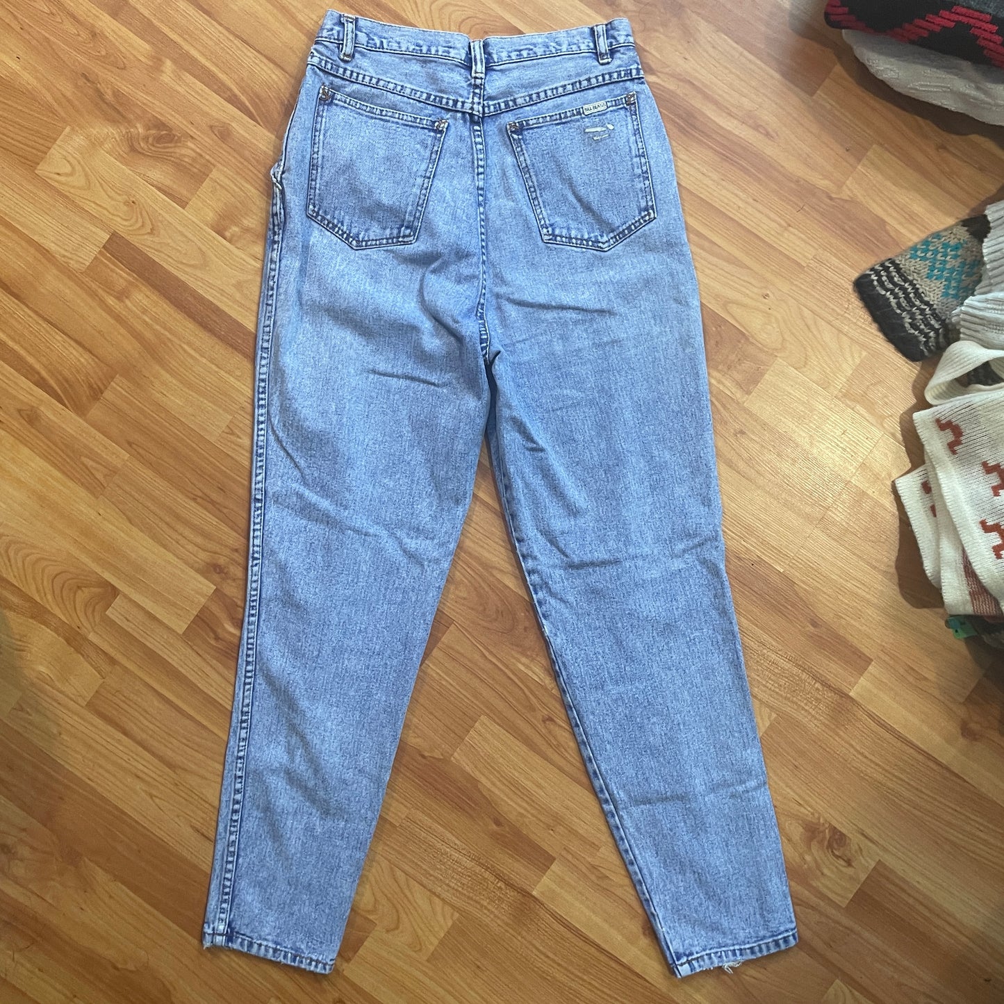 Bill Blass Jeans - 28" x 29"