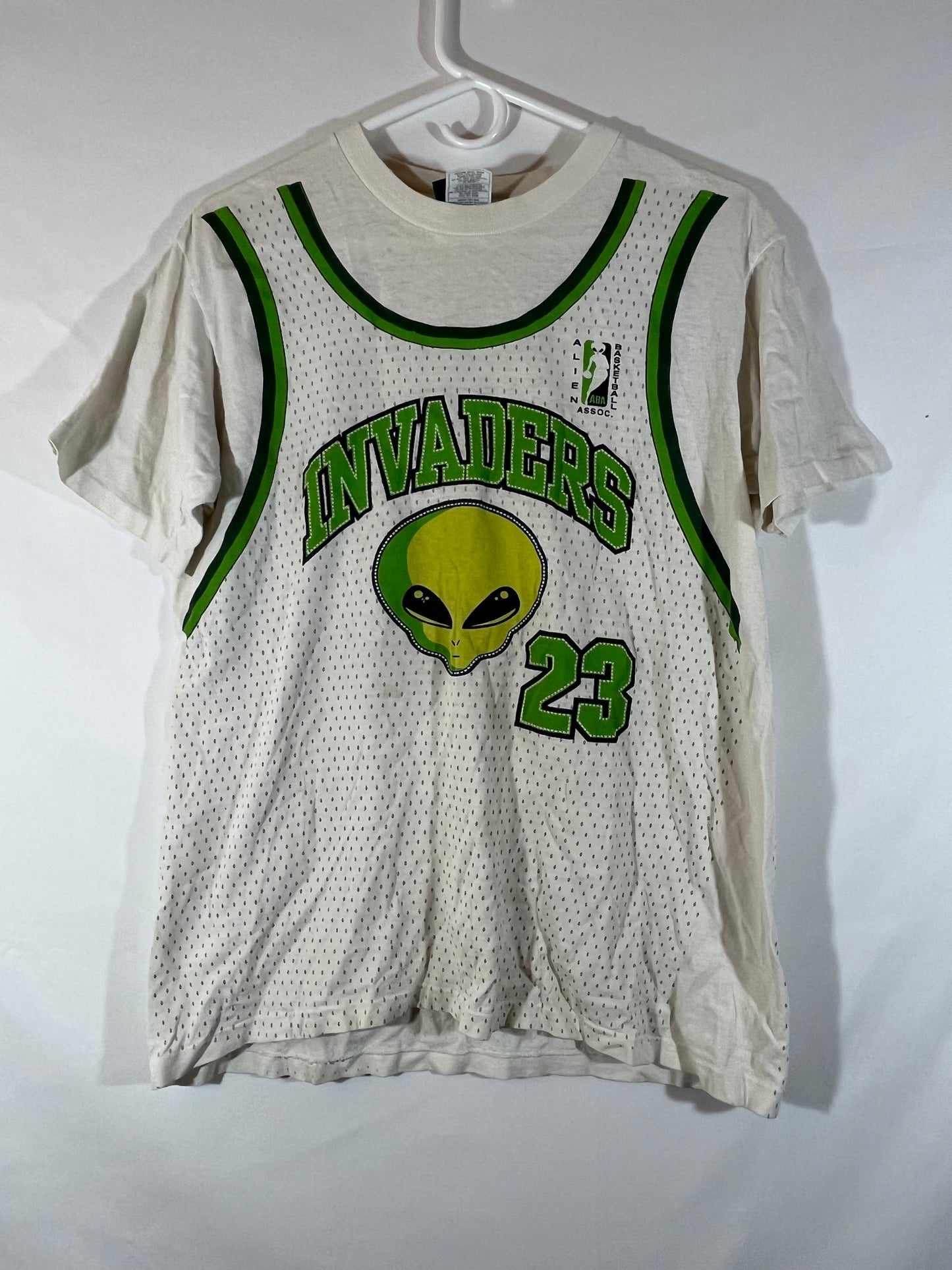 90's Alien Basketball Tshirt - Medium - 20” x 26”