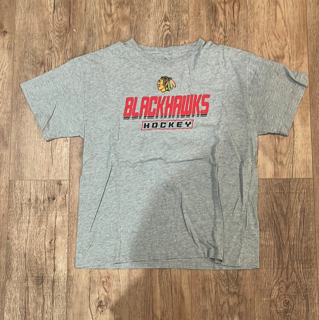 Blackhawks Hockey Tshirt - Large - 22” x 27.5”