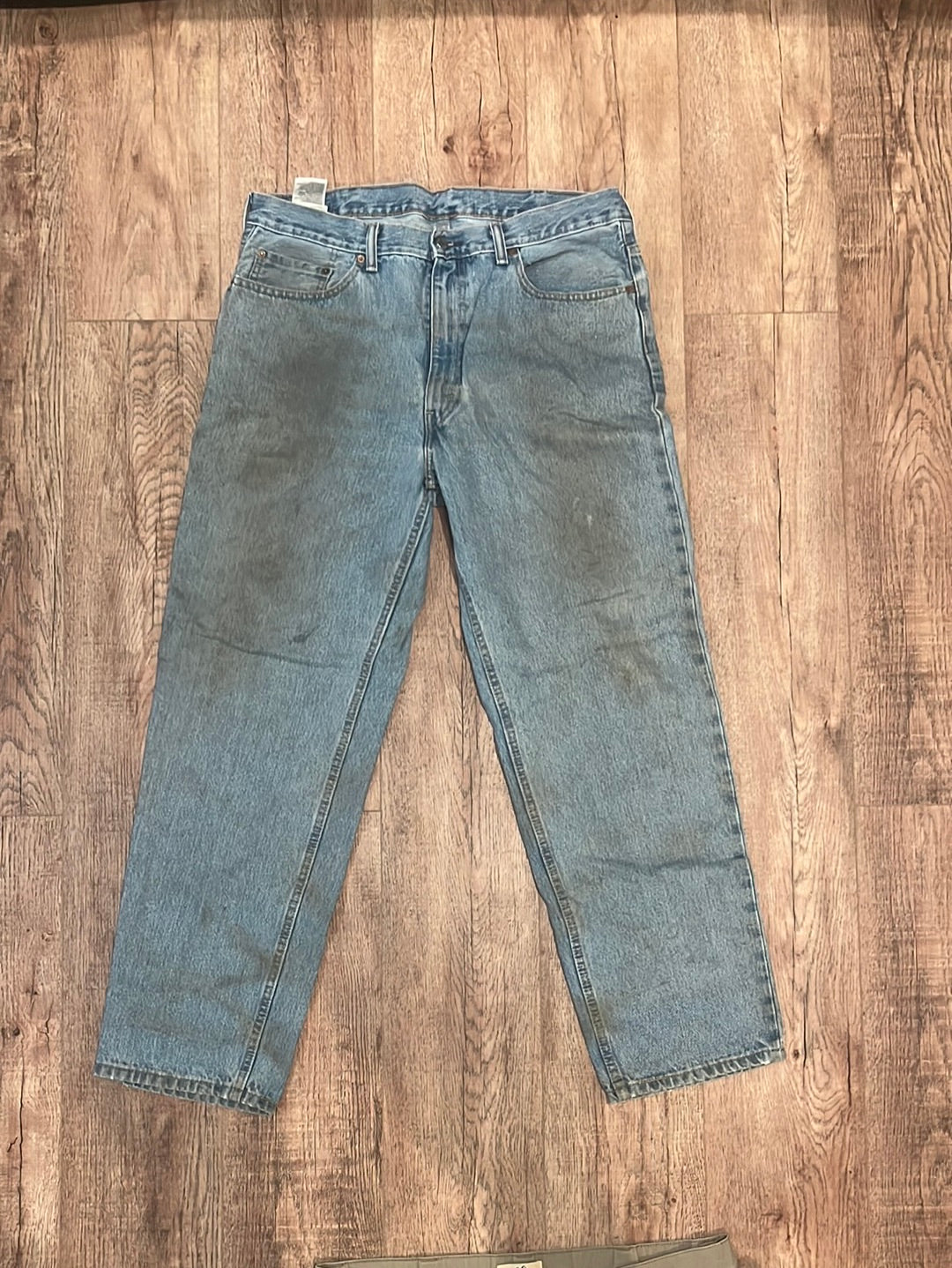 Distressed Levi 550 - 38” x 32”