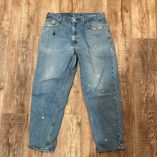 90's Levi 560 - 34” x 30.5”