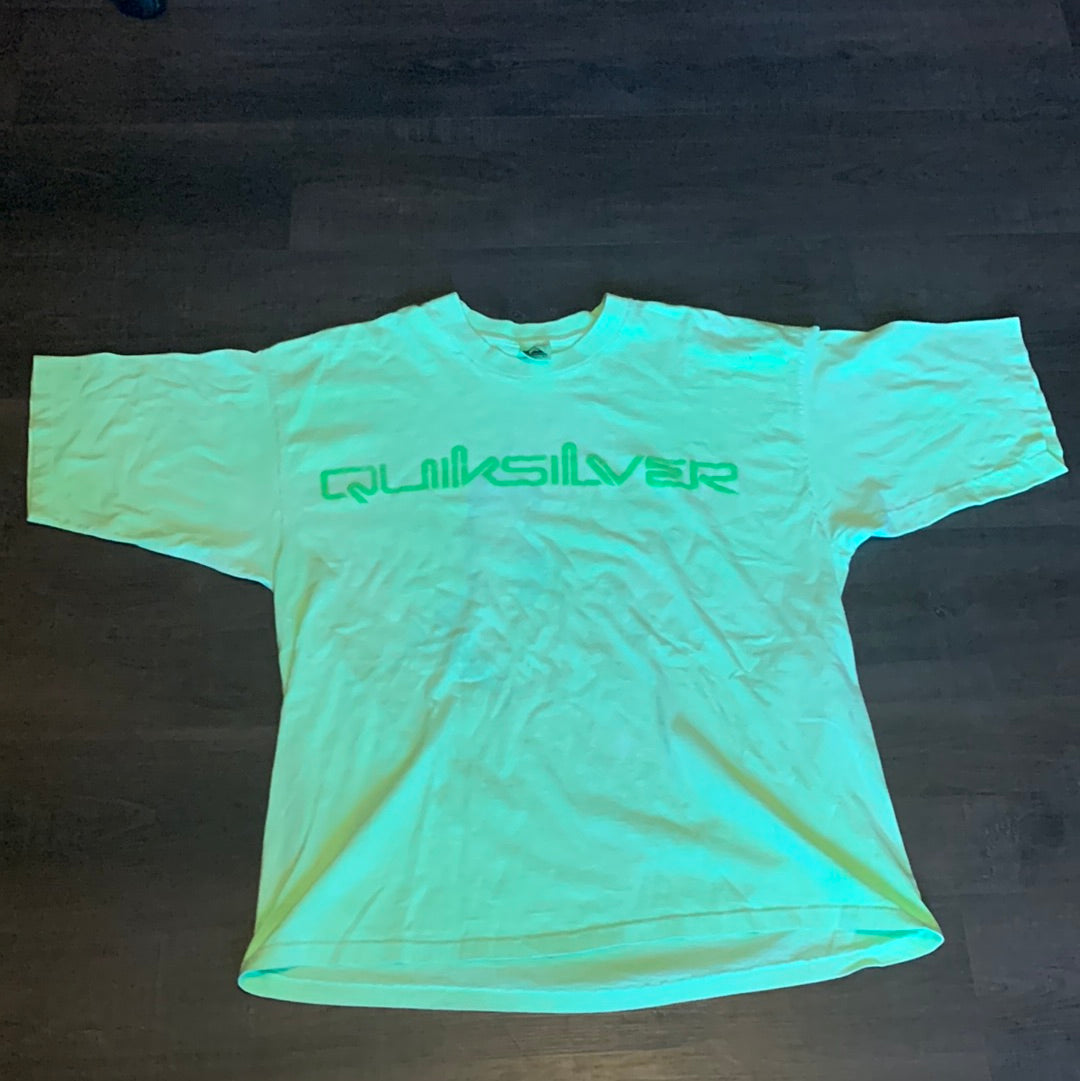 90's QuikSilver Tshirt - Large - 22” x 28”