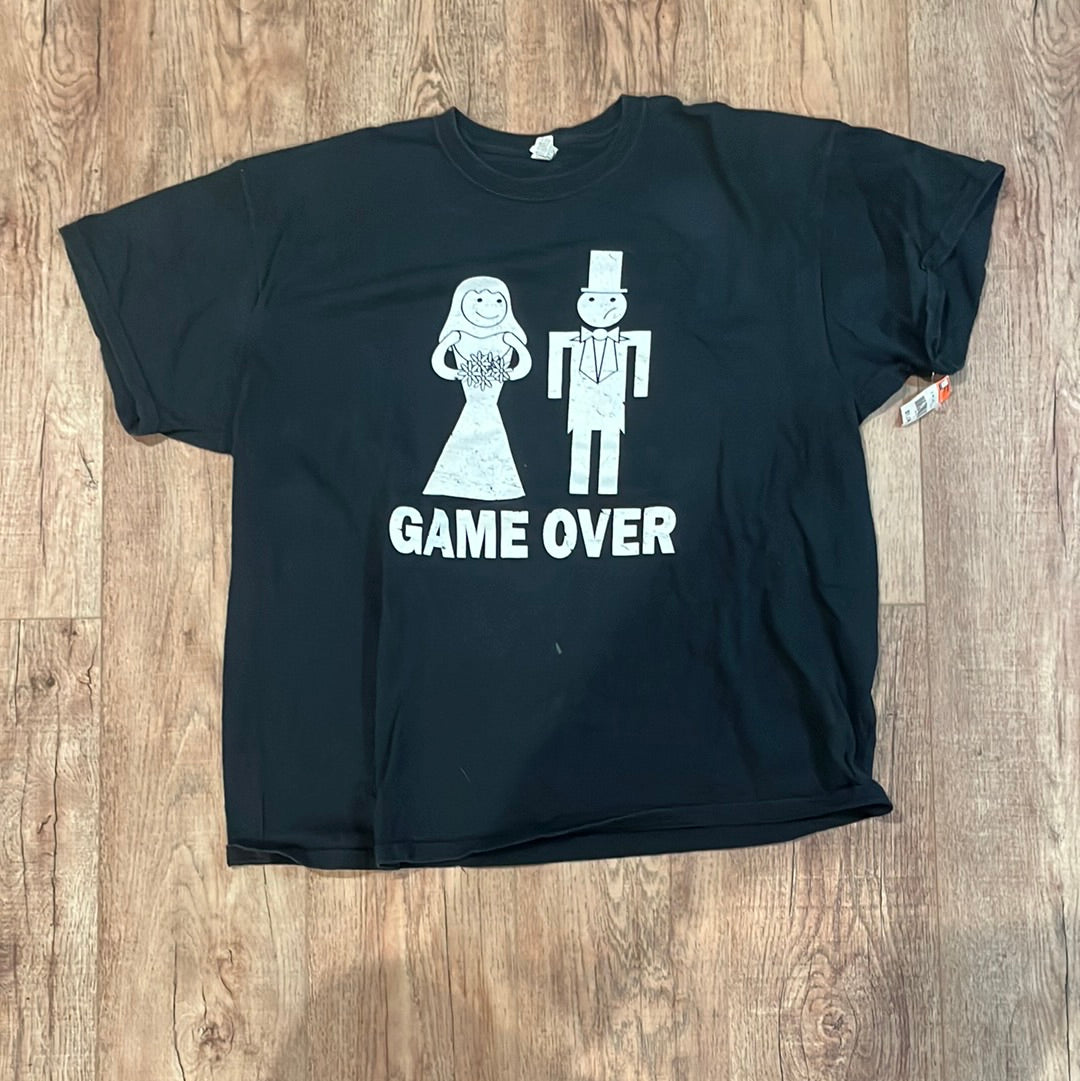 Camiseta Game Over - 23.5” x 26.5”