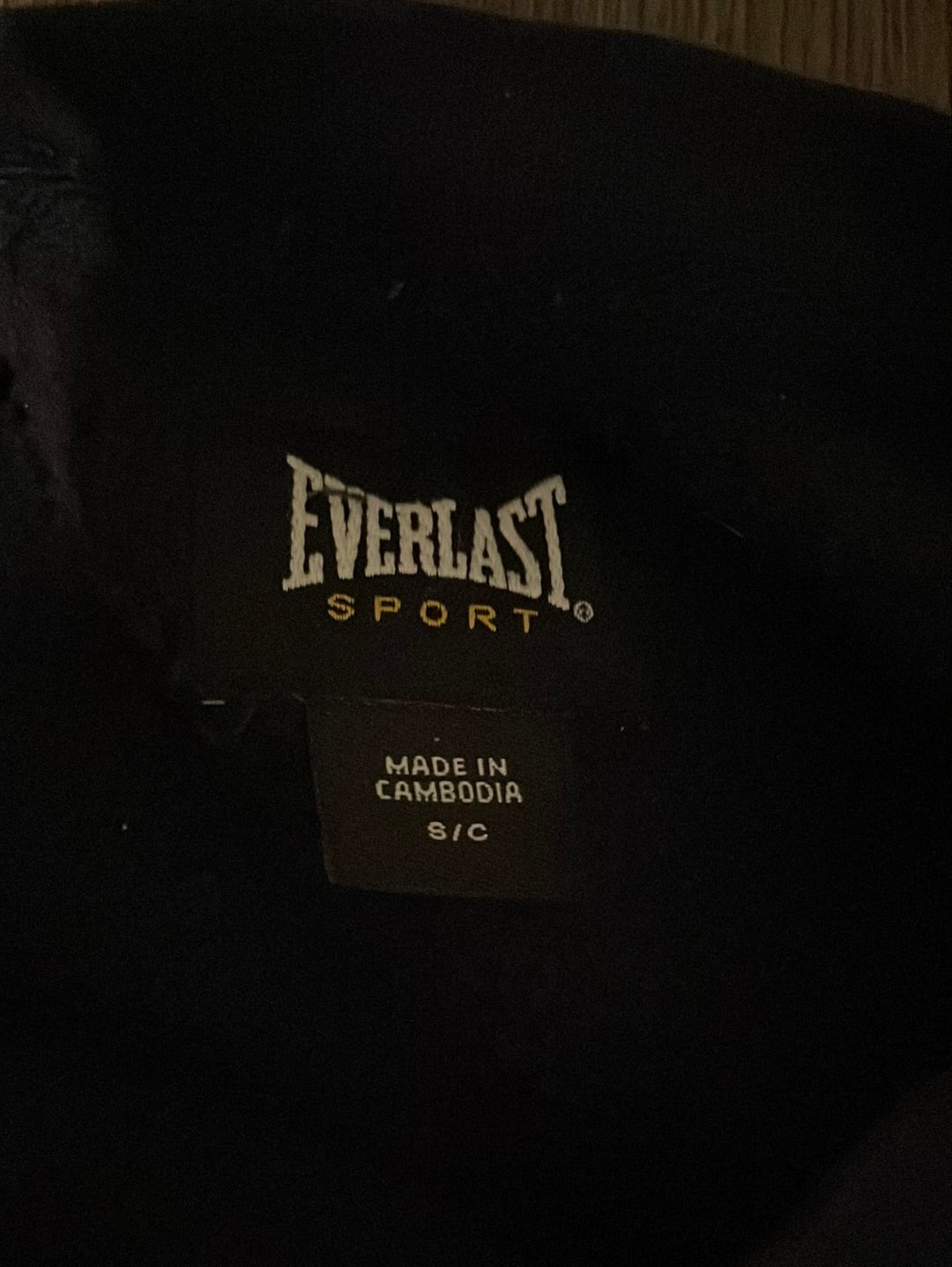 Everlast Crewneck - Medium - 20” x 24”