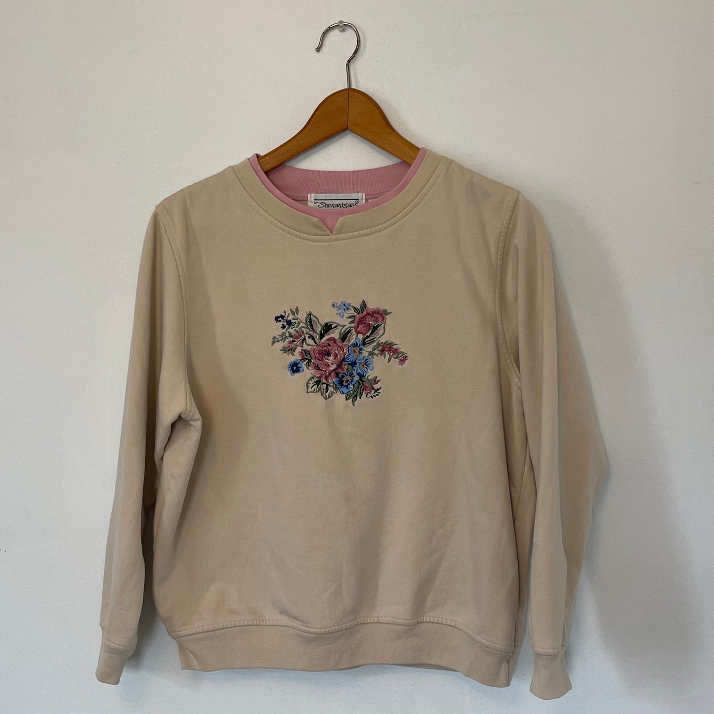 Flower Embroidered Crewneck - L