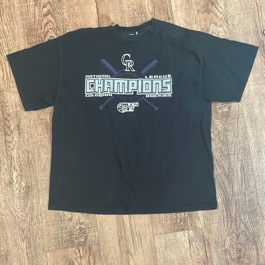 Camiseta de campeones de los Rockies - Grande - 23” x 26.5”