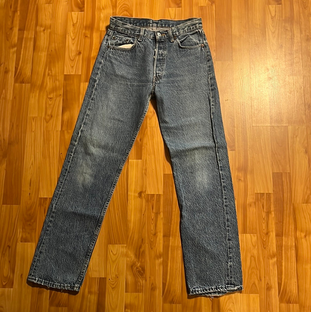 Levis de los 80 - 28” x 30”