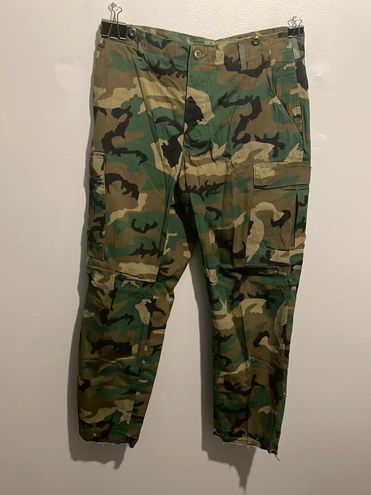 Pantalones camuflados de los 80 - 34” x 28”