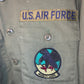 Camisa militar con parches abotonados - Grande - 22” x 30”