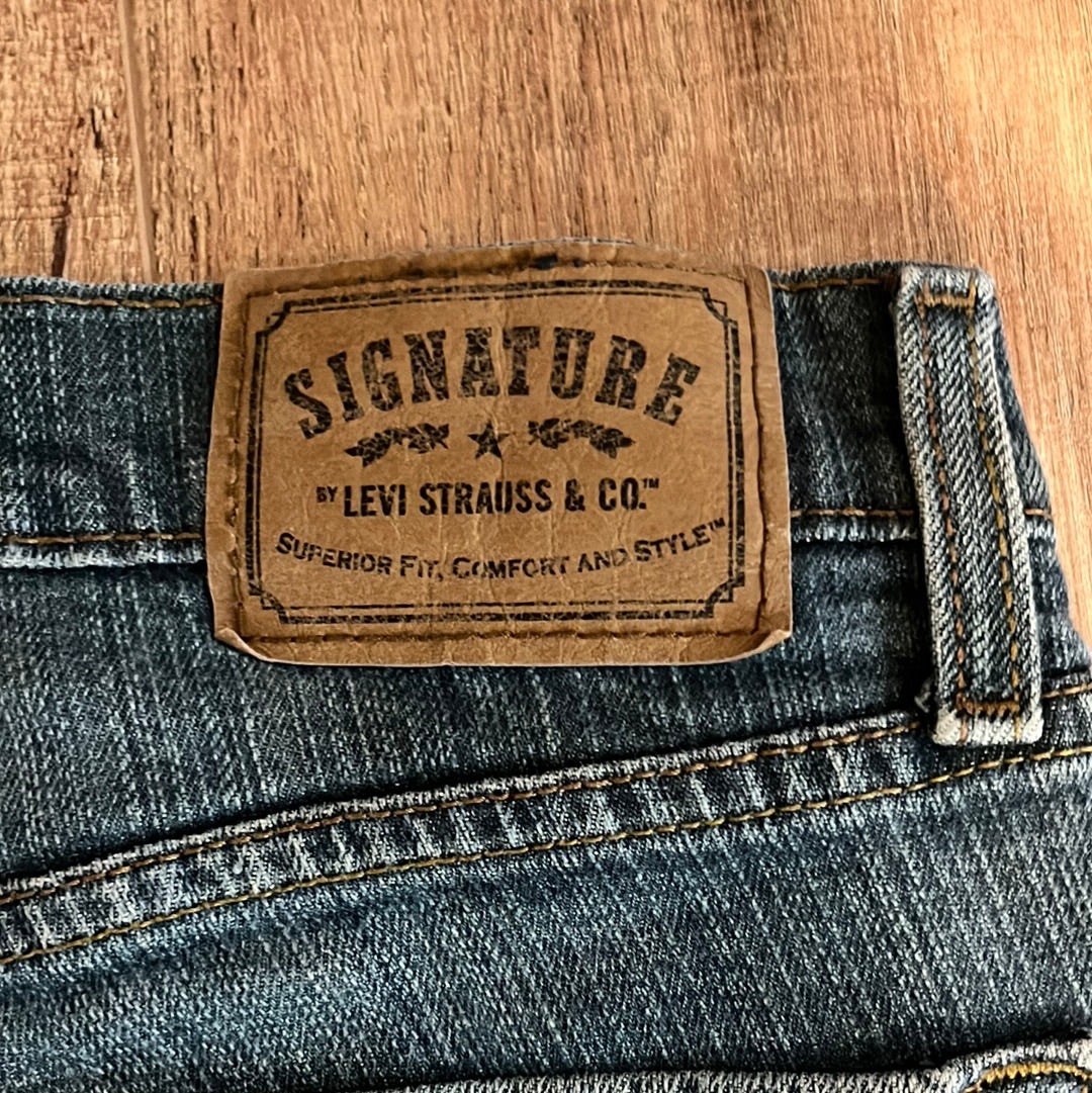 Levi Signature Straight Denim - 32” x 29”