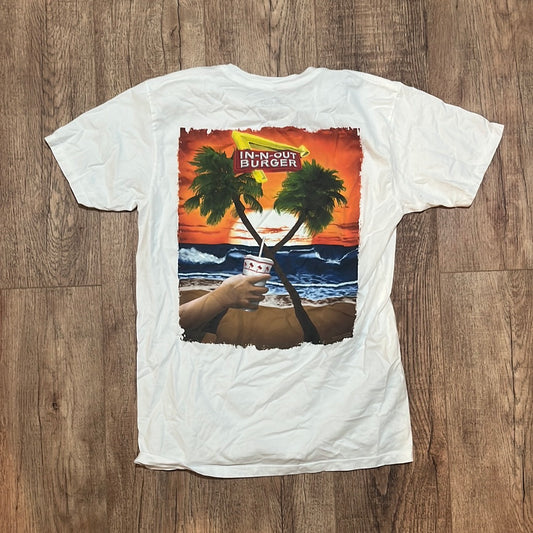 Camiseta In N Out - 18" x 26"