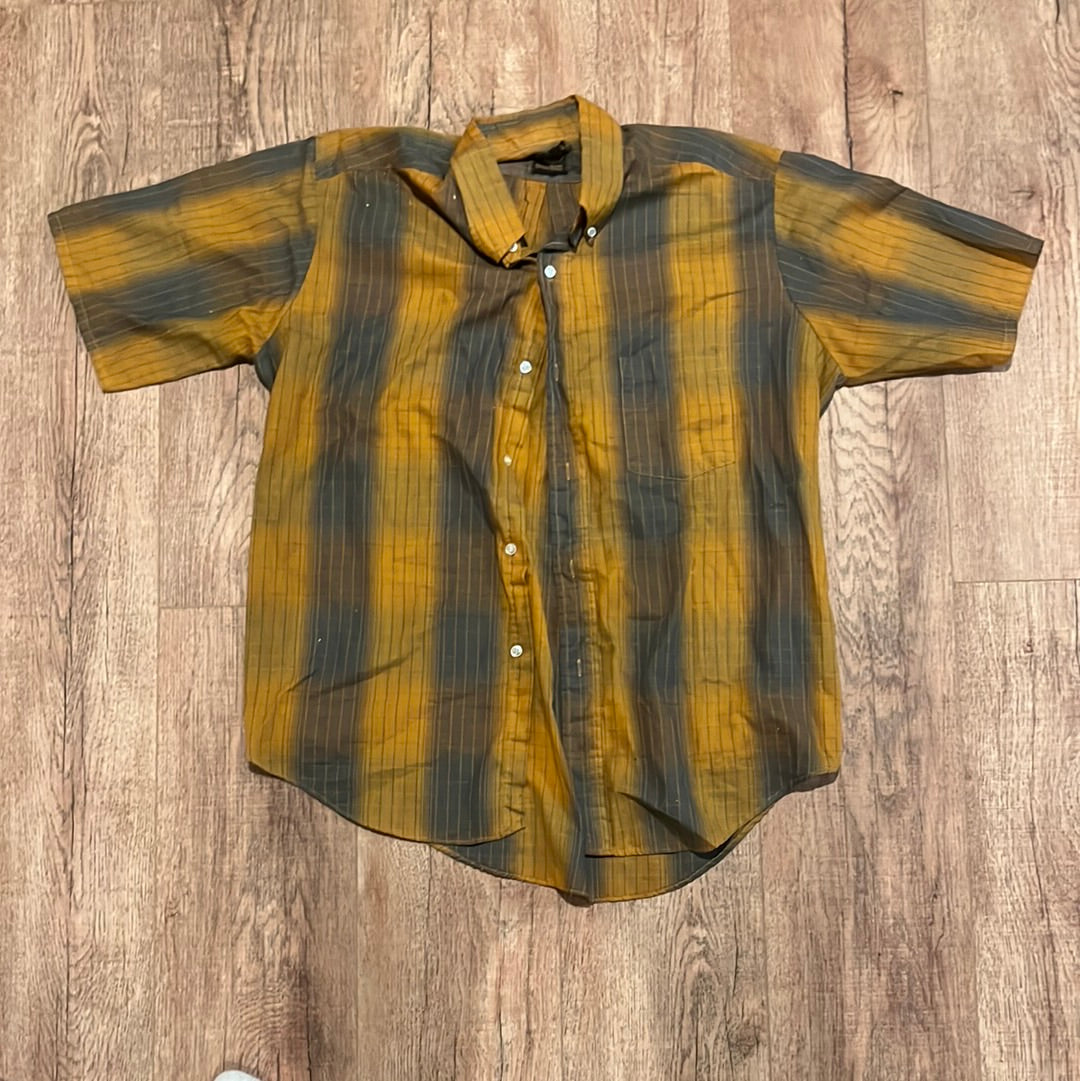 80's Short Sleeve Shirt - Large - 23” x 31”