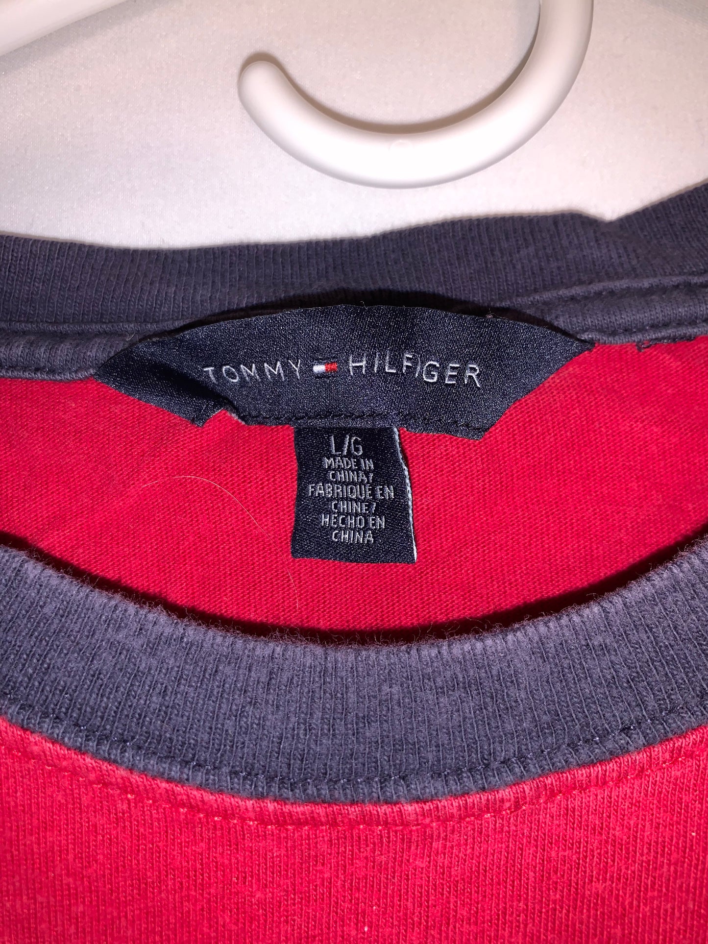 Tommy Hilfiger Longsleeve - Large - 22” x 27”