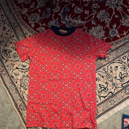 Camiseta roja de Olene Jackson de los años 50 - 19" x 27"