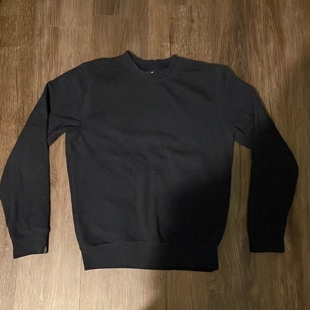 Everlast Crewneck - Medium - 20” x 24”