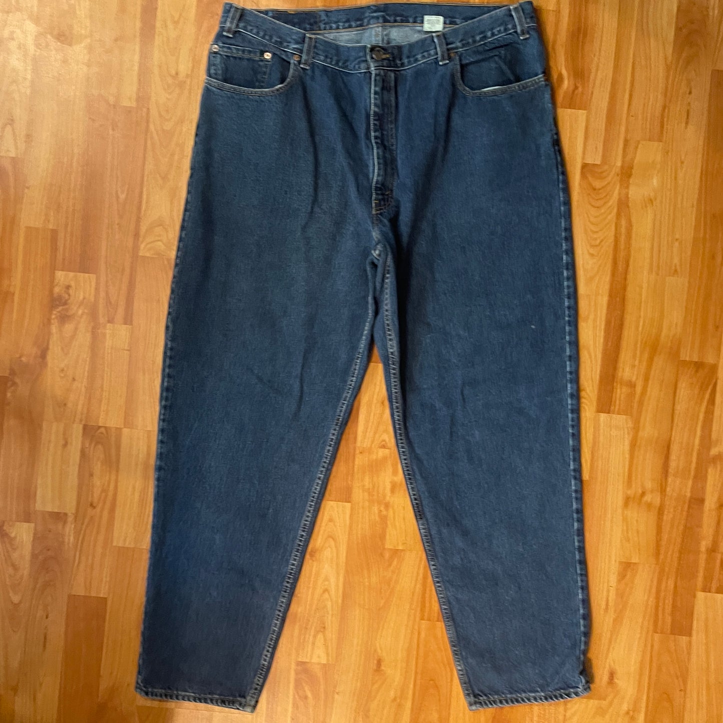 90s Levi 560 - 39" x 30.5"