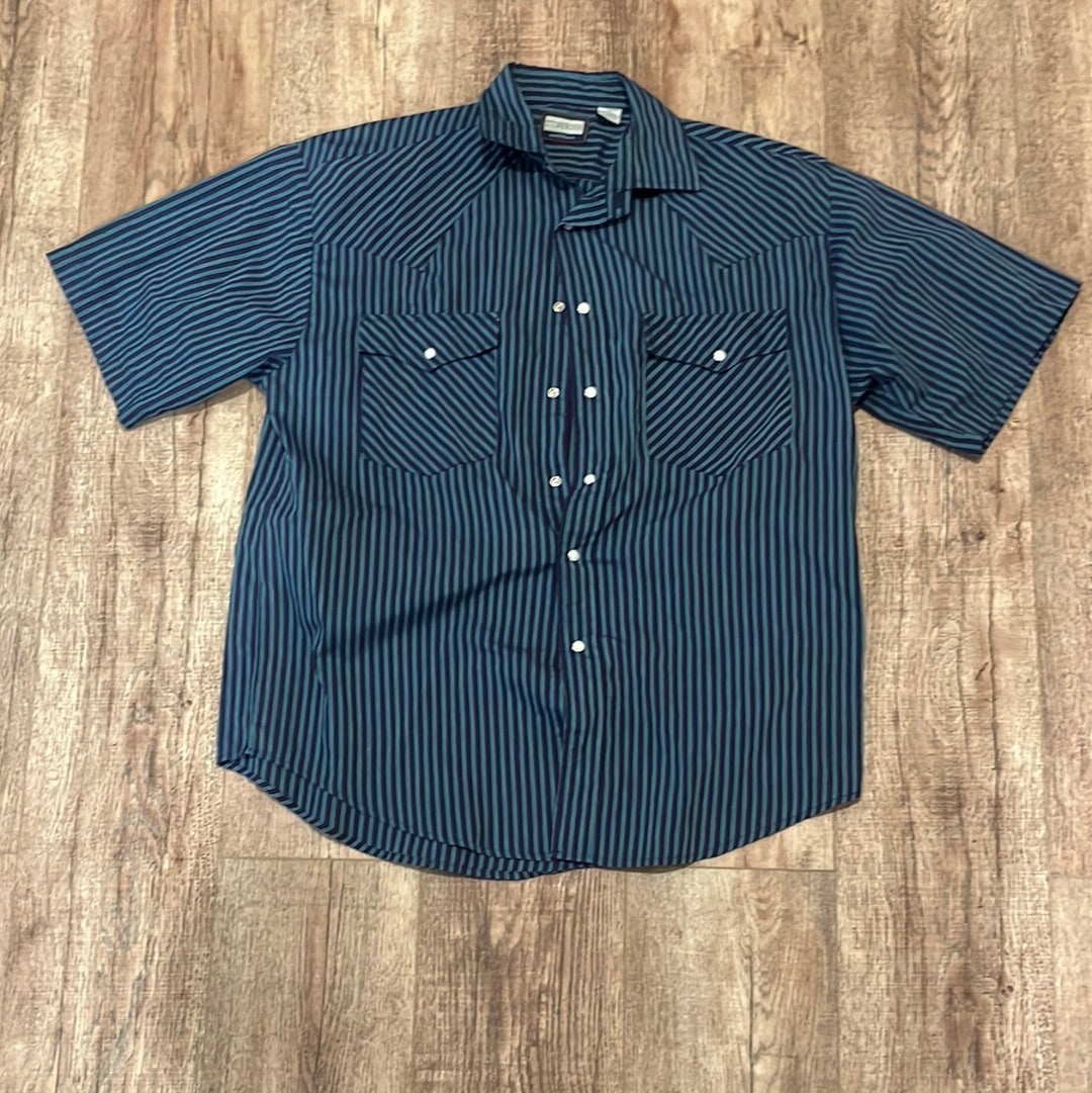 Camisa con botones a presión de perlas de los años 2000 - 23” x 32”