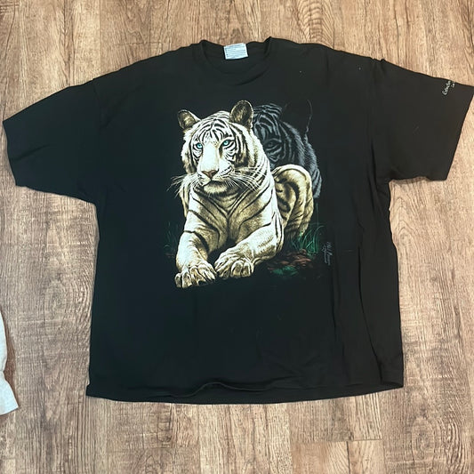 Camiseta Tiger Lee de los años 2000 - XL 26.5" x 32"